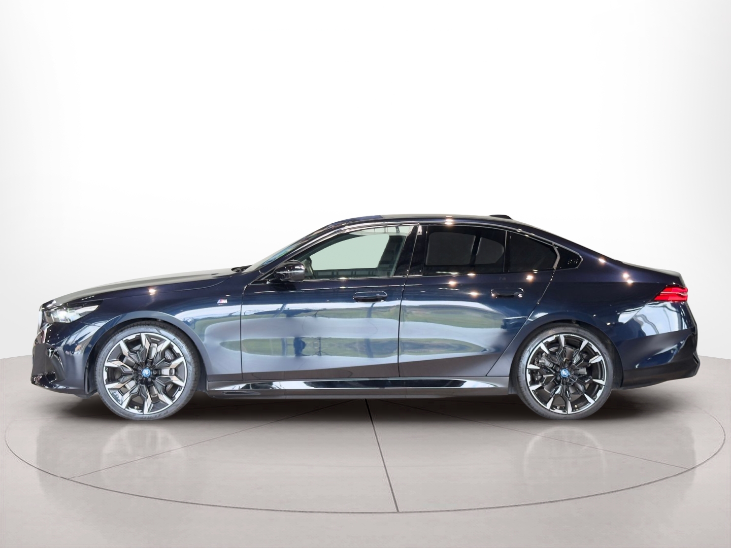 Fotos de BMW i5 eDrive40 color Negro. Año 2024. 250KW(340CV). Elétrico. En concesionario BMcar Guimarães de Guimarães