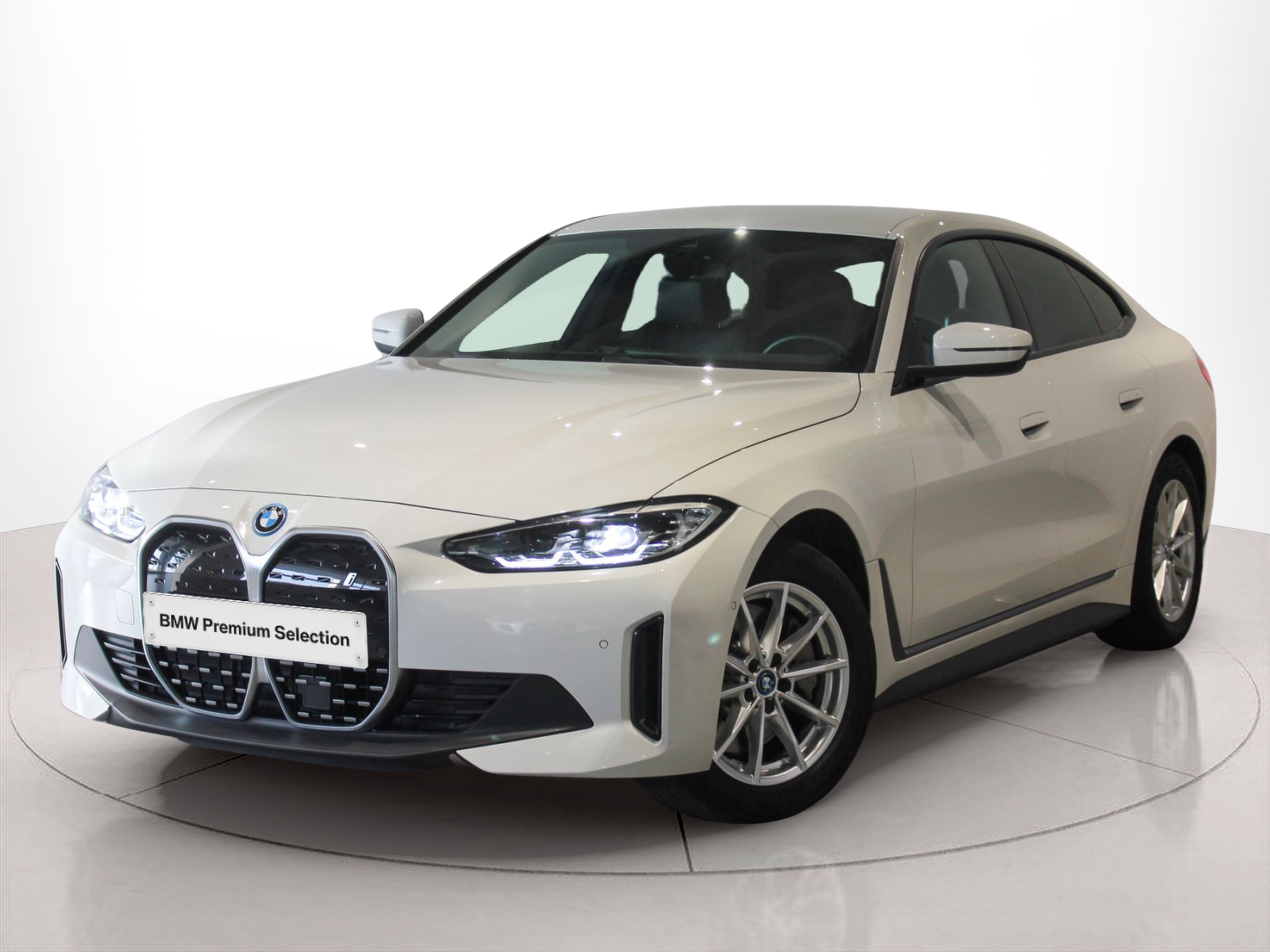 Fotos de BMW i4 i4 eDrive40 color Blanco. Año 2023. 250KW(340CV). Elétrico. En concesionario BMcar Porto de Porto