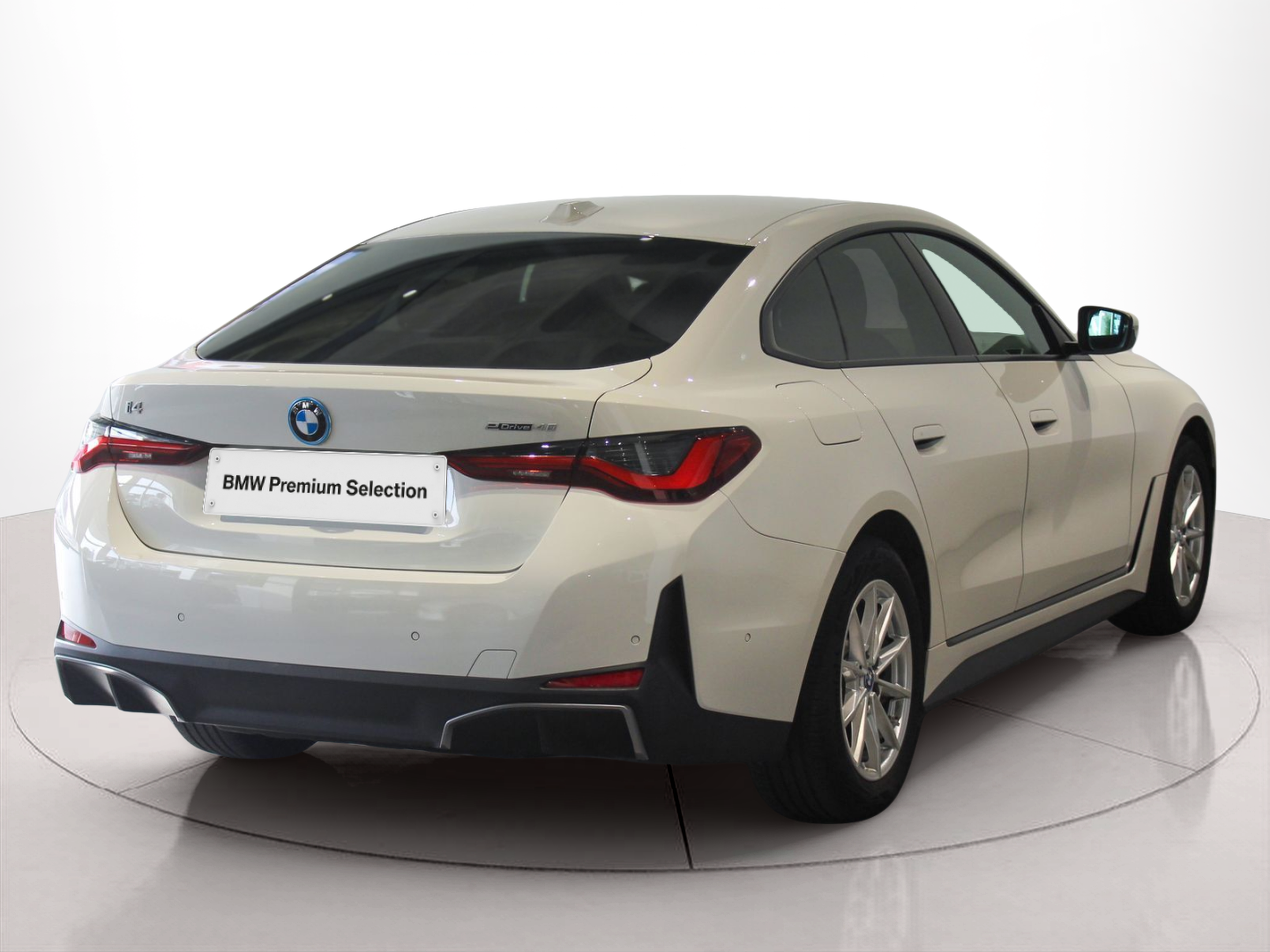 BMW i4 i4 eDrive40 color Blanco. Año 2023. 250KW(340CV). Elétrico. En concesionario BMcar Porto de Porto