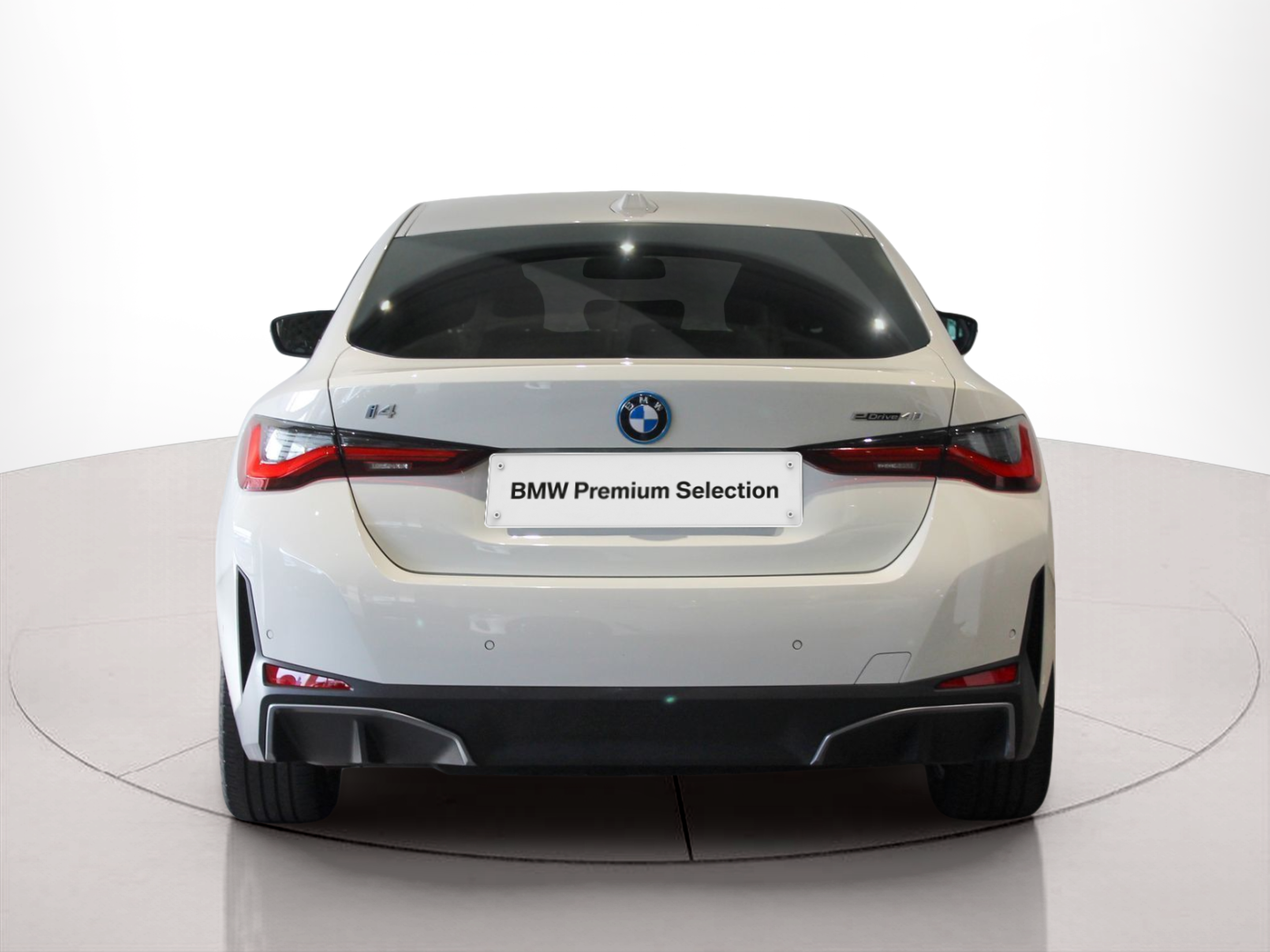 BMW i4 i4 eDrive40 color Blanco. Año 2023. 250KW(340CV). Elétrico. En concesionario BMcar Porto de Porto