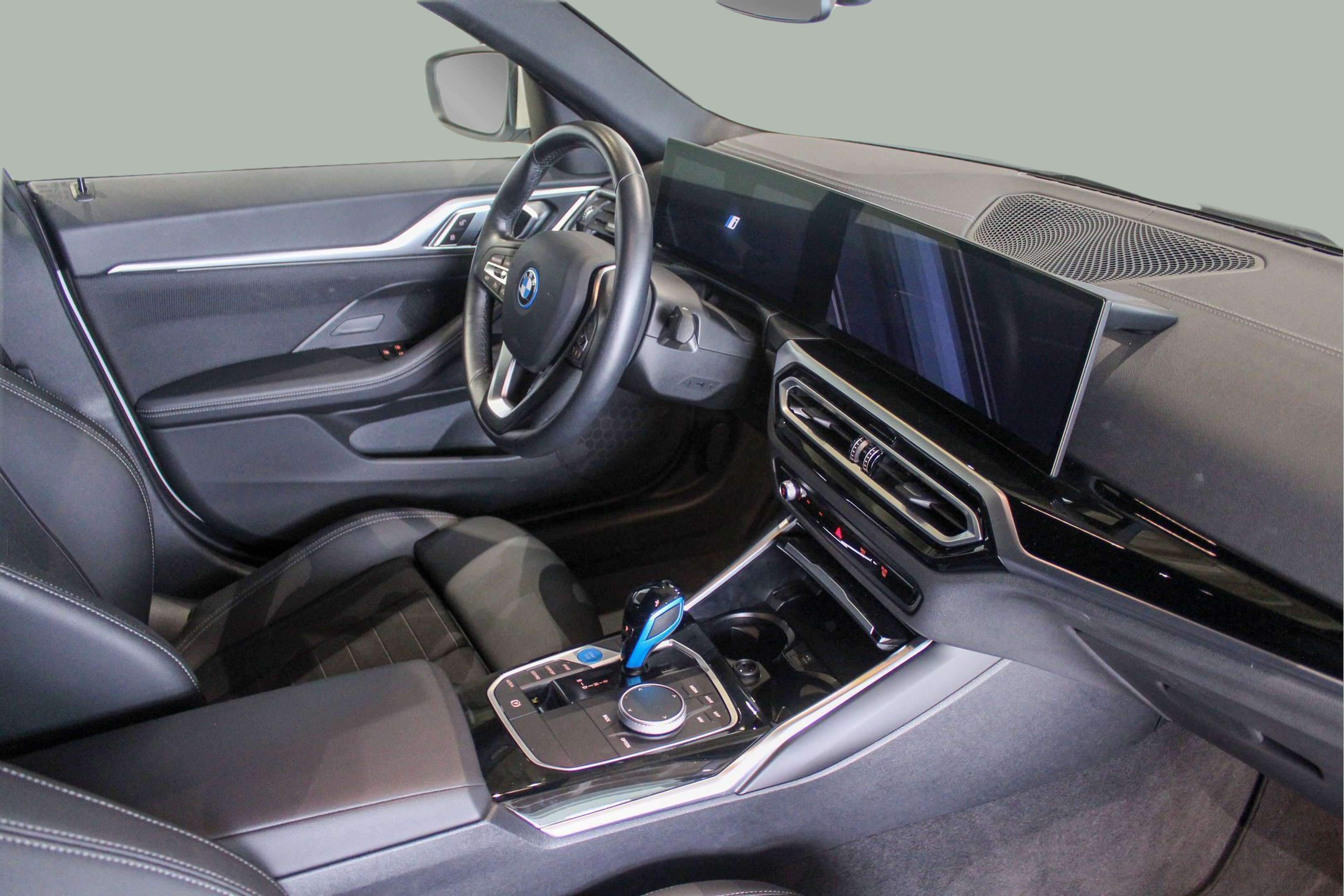 BMW i4 i4 eDrive40 color Blanco. Año 2023. 250KW(340CV). Elétrico. En concesionario BMcar Porto de Porto