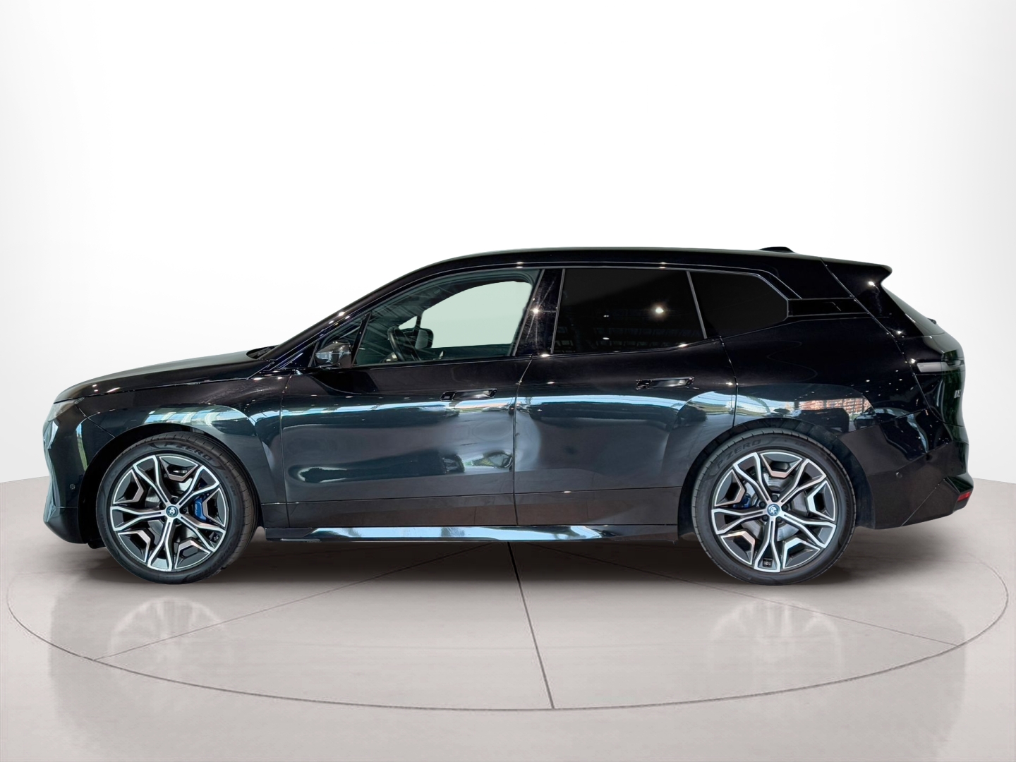 Fotos de BMW iX xDrive50 color Negro. Año 2023. 385KW(523CV). Elétrico. En concesionario BMcar Póvoa Varzim de Póvoa de Varzim