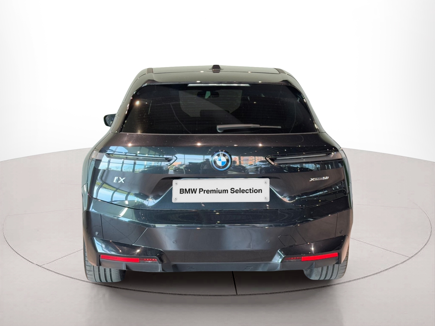 BMW iX xDrive50 color Negro. Año 2023. 385KW(523CV). Elétrico. En concesionario BMcar Póvoa Varzim de Póvoa de Varzim