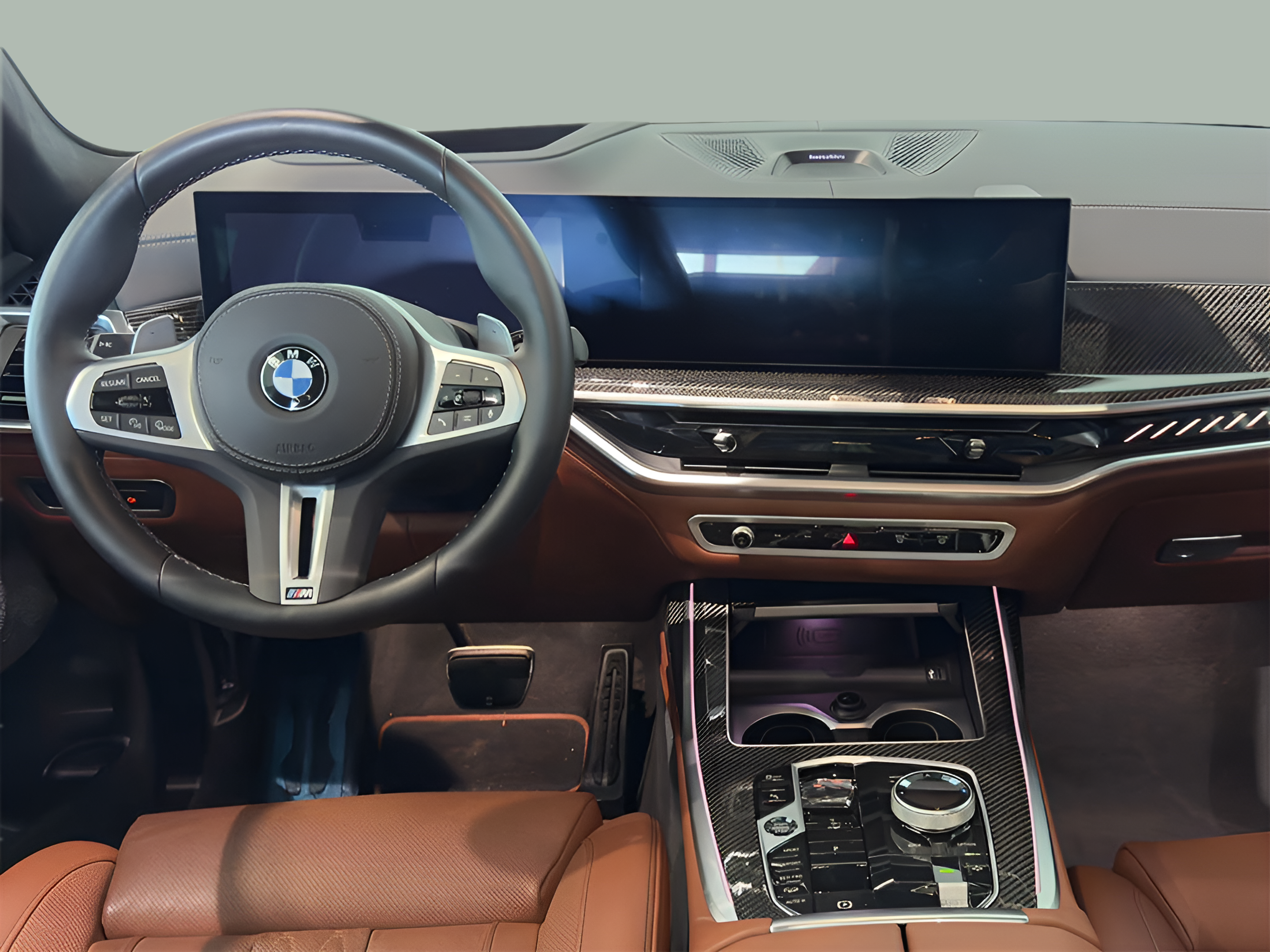 BMW X7 M60i color Gris. Año 2023. 390KW(530CV). Gasolina. En concesionario BMcar Porto de Porto
