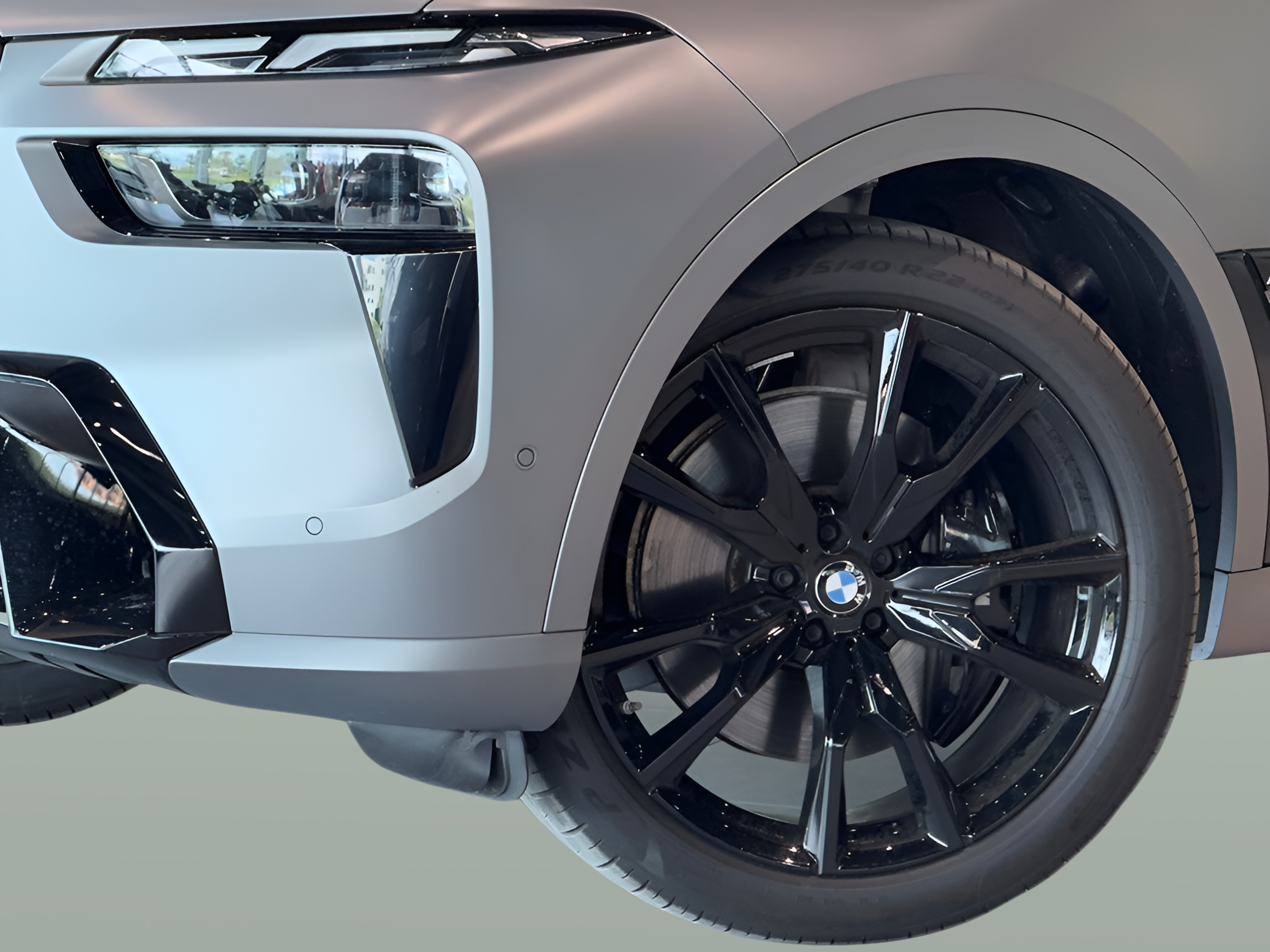 BMW X7 M60i color Gris. Año 2023. 390KW(530CV). Gasolina. En concesionario BMcar Porto de Porto
