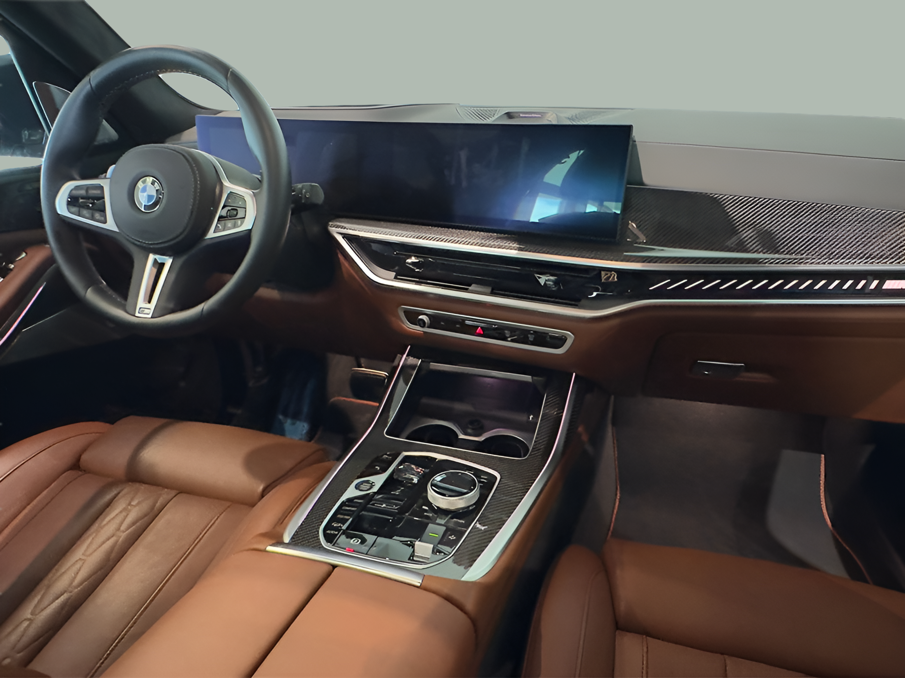 BMW X7 M60i color Gris. Año 2023. 390KW(530CV). Gasolina. En concesionario BMcar Porto de Porto
