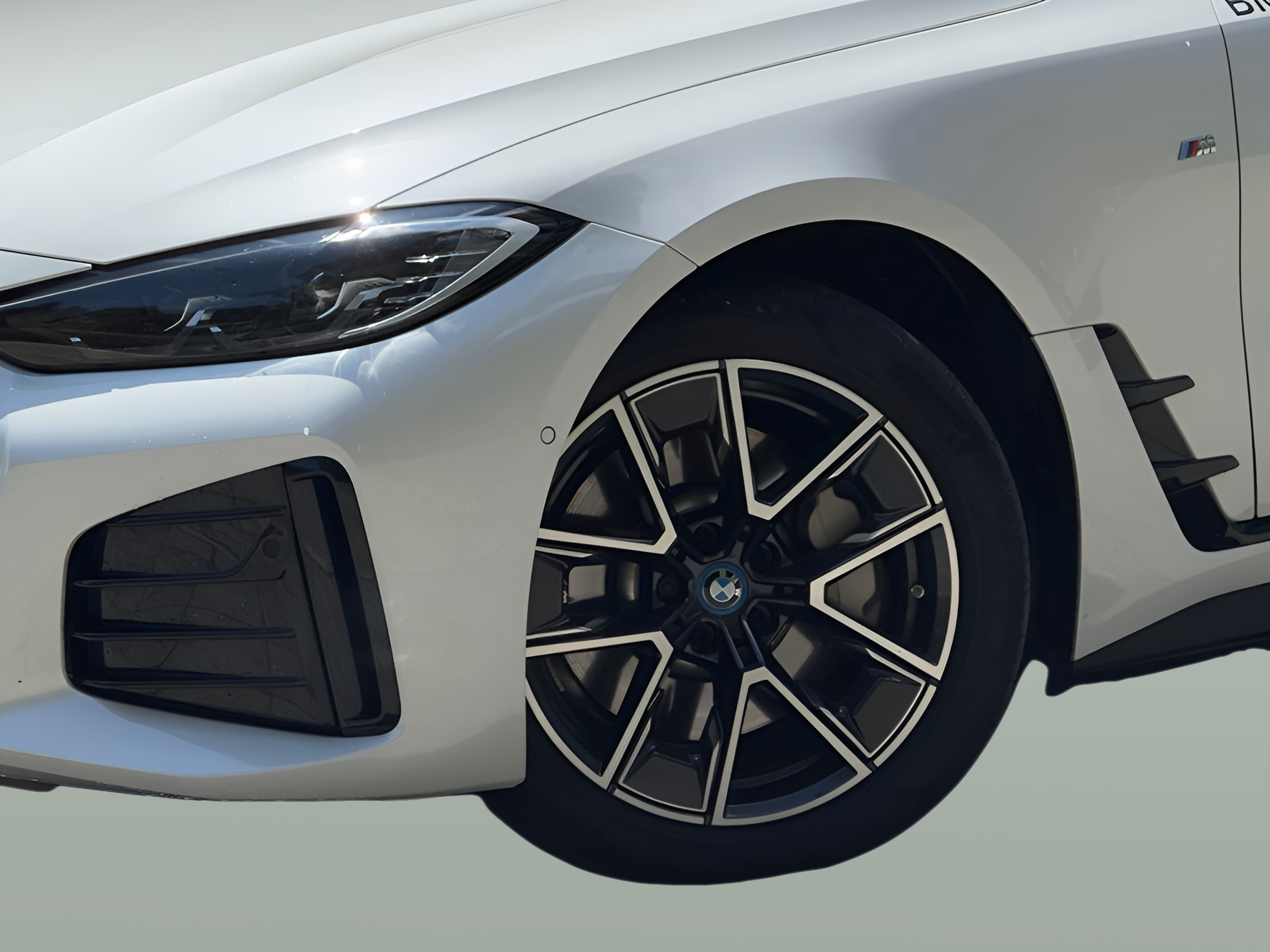 BMW i4 i4 eDrive40 color Blanco. Año 2024. 250KW(340CV). Elétrico. En concesionario BMcar Barcelos de Barcelos