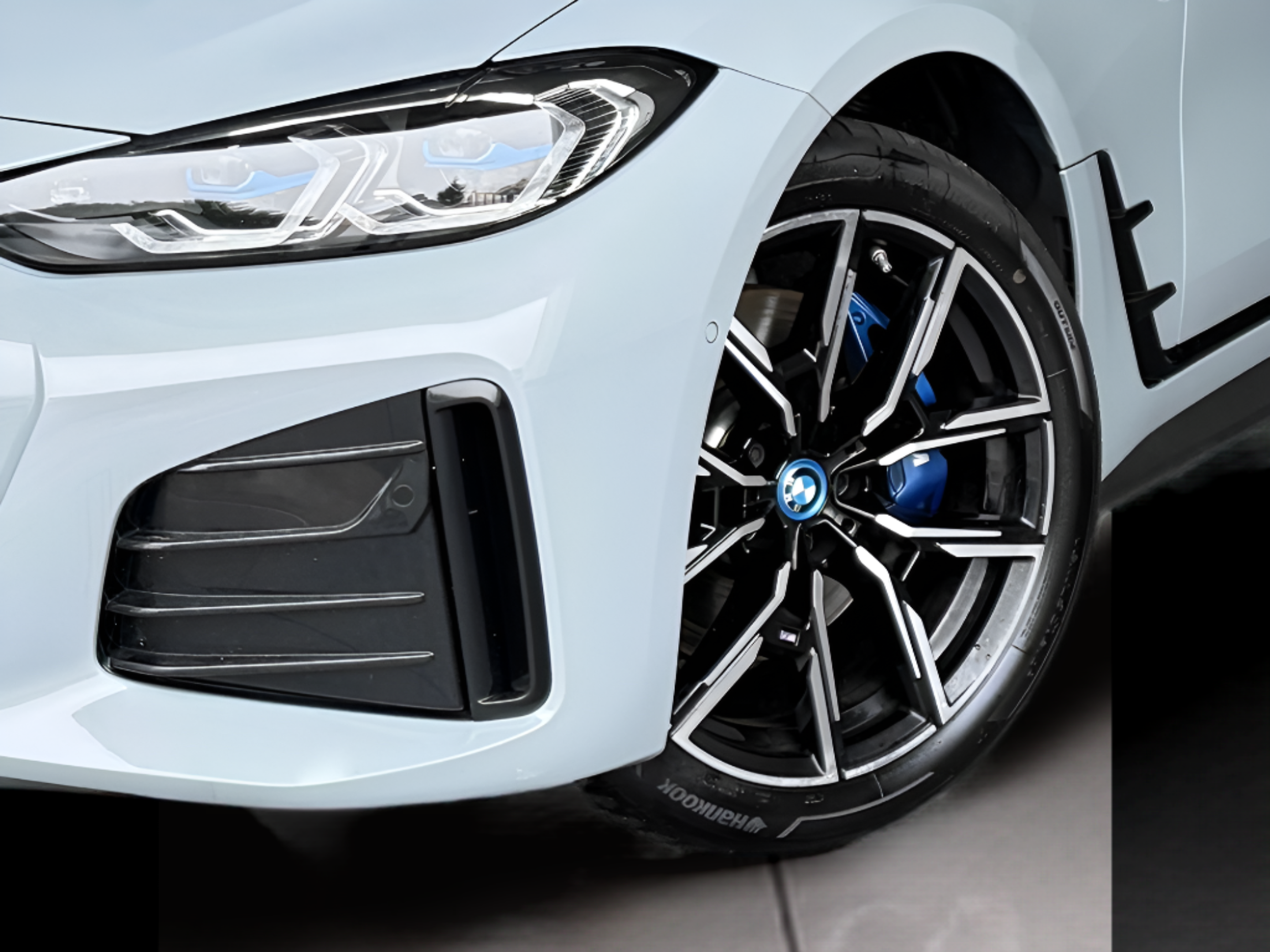 BMW i4 i4 eDrive40 color Gris. Año 2022. 250KW(340CV). Elétrico. En concesionario BMcar Barcelos de Barcelos