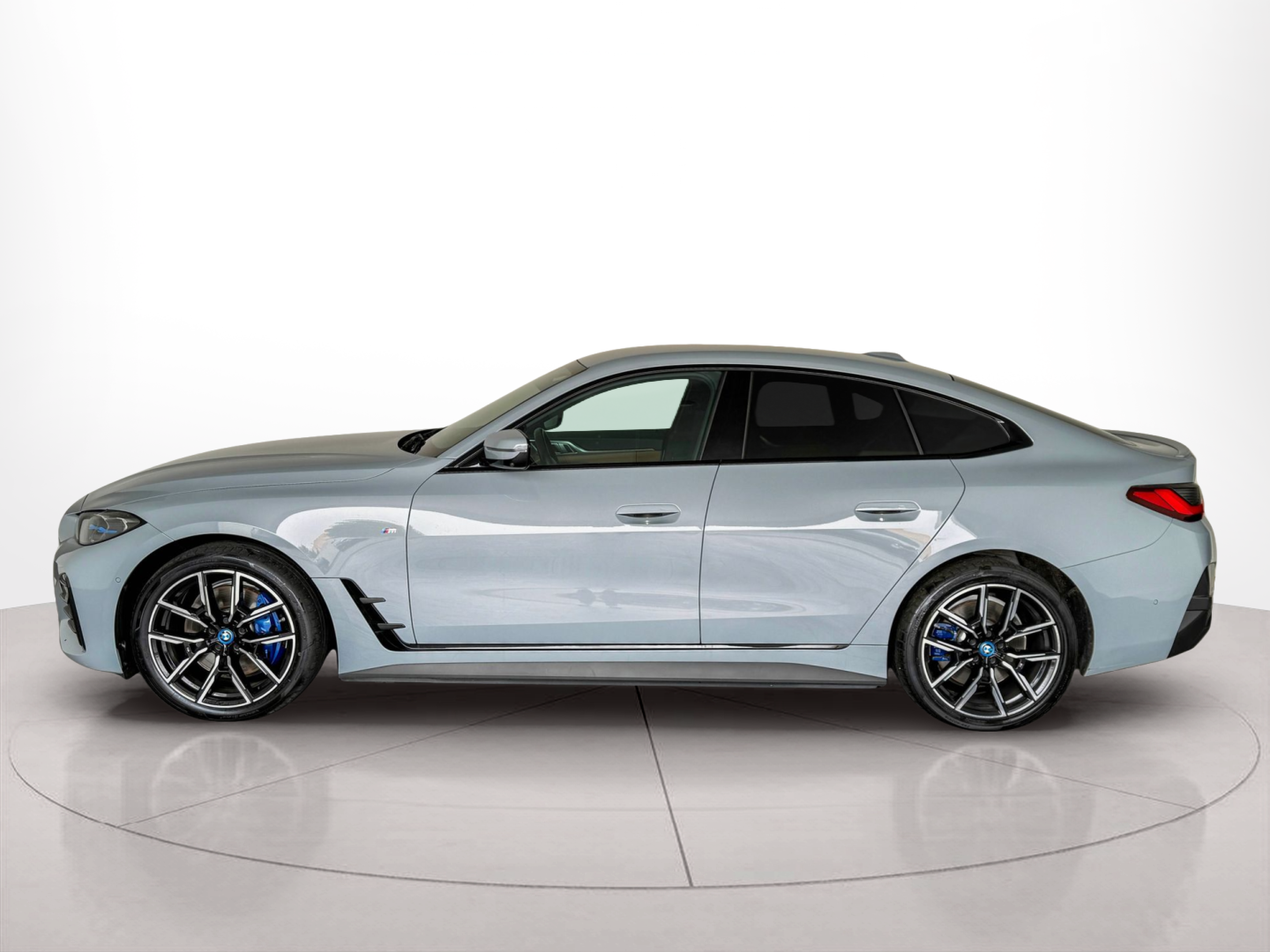Fotos de BMW i4 i4 eDrive40 color Gris. Año 2022. 250KW(340CV). Elétrico. En concesionario BMcar Barcelos de Barcelos