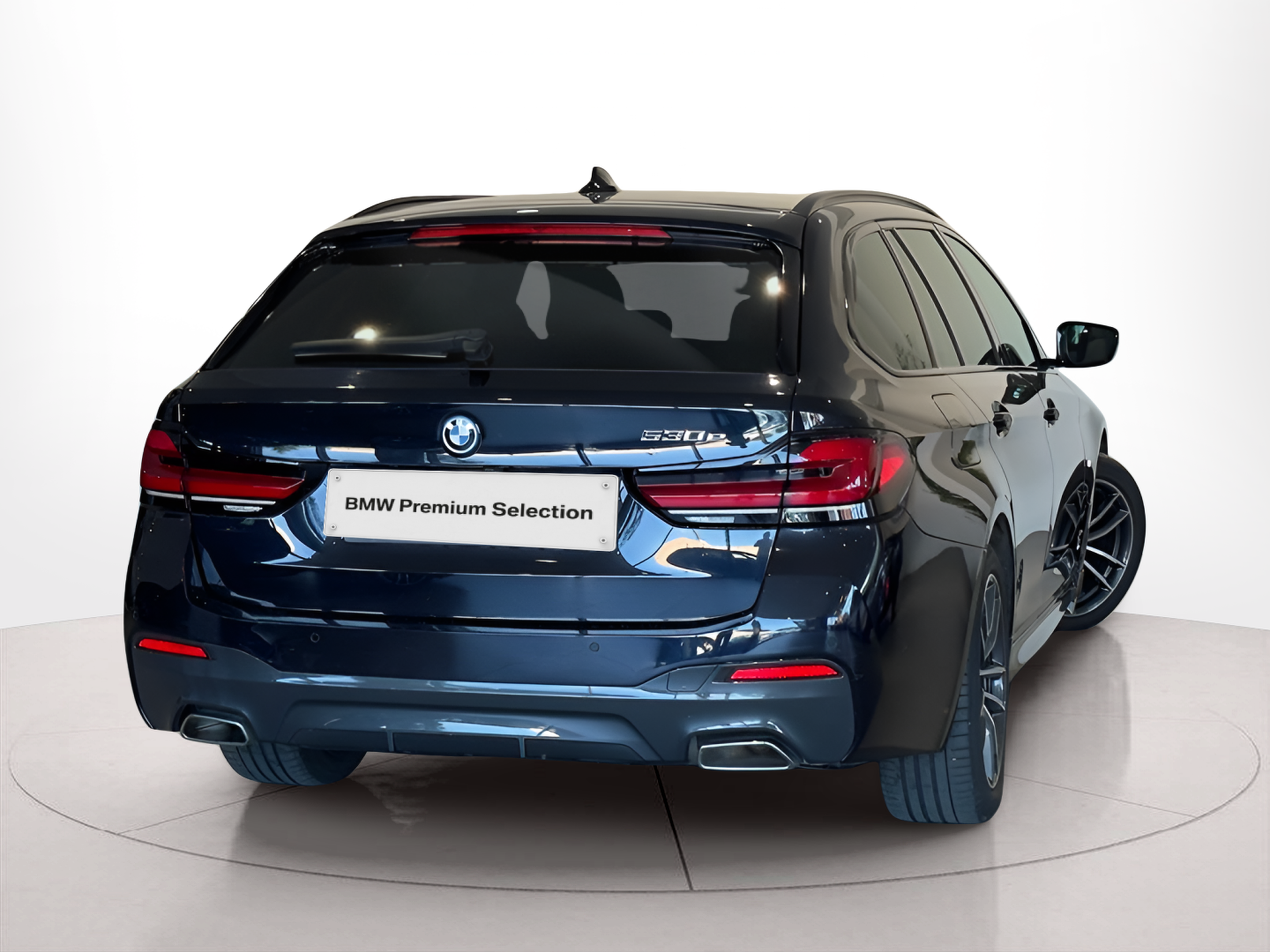 BMW Série 5 530e Touring color Negro. Año 2022. 215KW(292CV). Elétrico / Gasolina Híbrido. En concesionario BMcar Porto de Porto