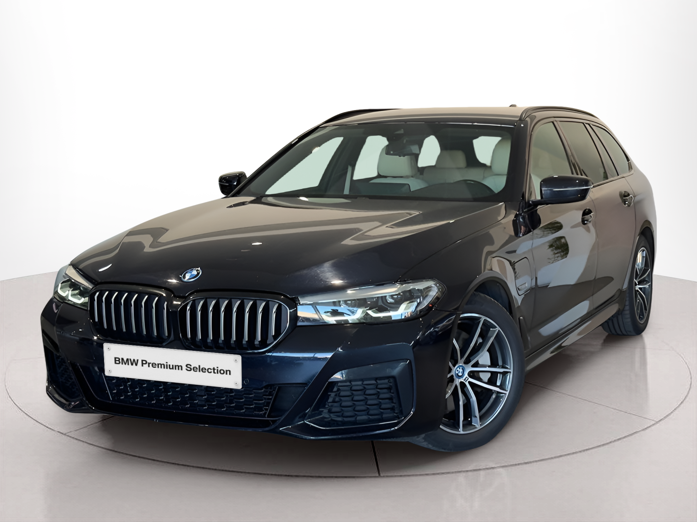 Fotos de BMW Série 5 530e Touring color Negro. Año 2022. 215KW(292CV). Elétrico / Gasolina Híbrido. En concesionario BMcar Porto de Porto