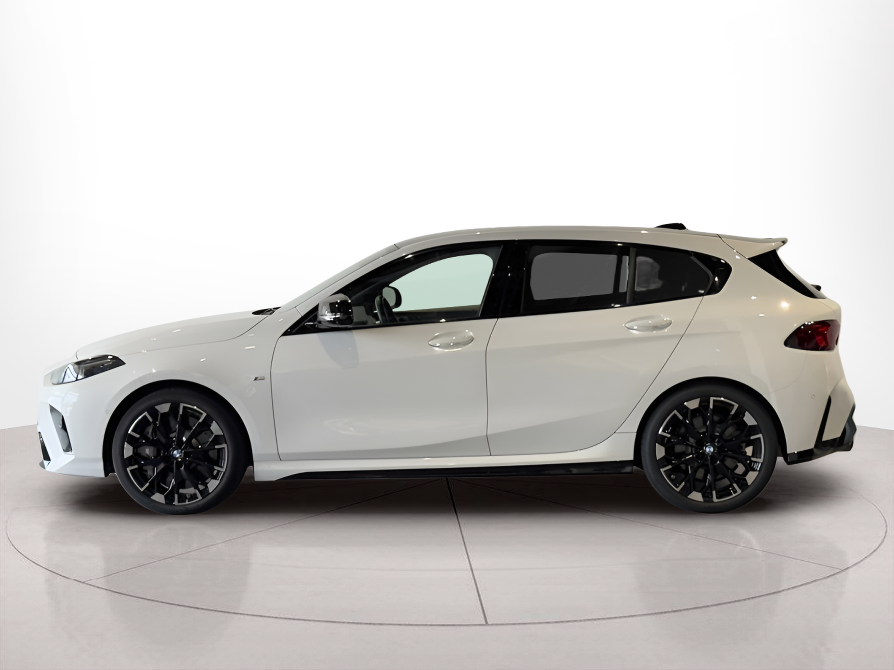 Fotos de BMW Série 1 M135i xDrive color Blanco. Año 2024. 221KW(300CV). Gasolina. En concesionario BMcar Braga de Braga