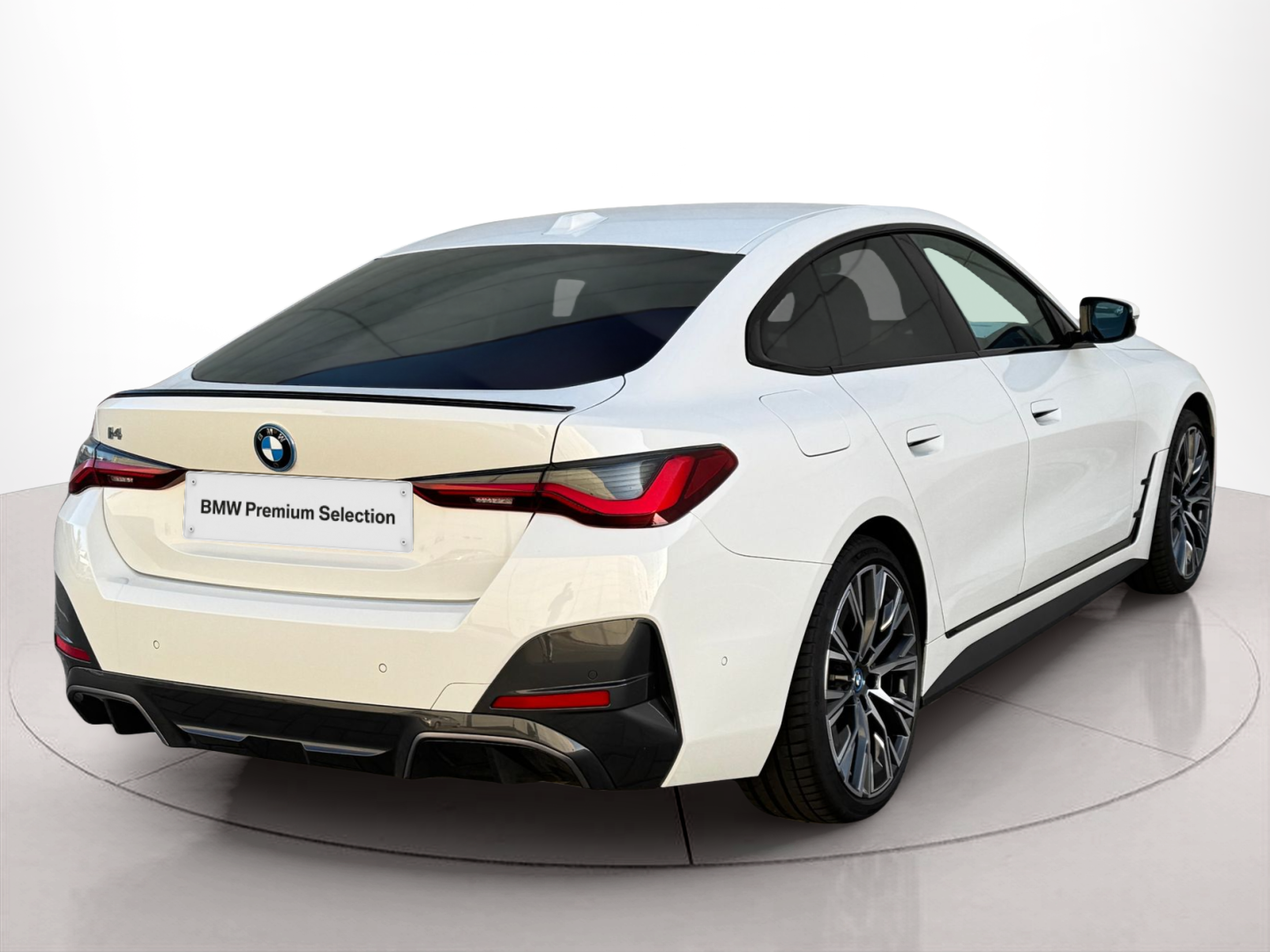 BMW i4 i4 eDrive40 color Blanco. Año 2023. 250KW(340CV). Elétrico. En concesionario BMcar Famalicão de Abrantes