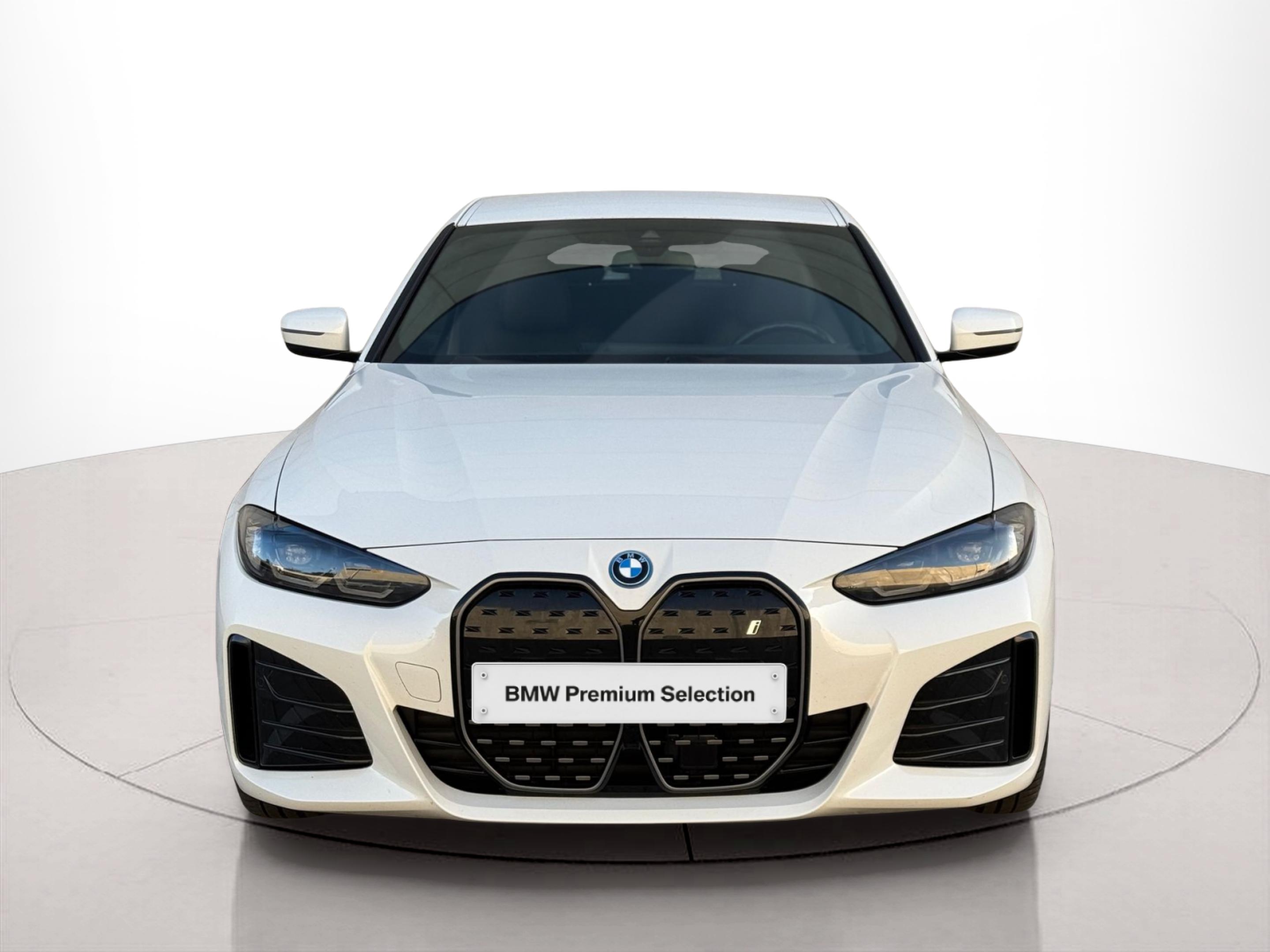 Fotos de BMW i4 i4 eDrive40 color Blanco. Año 2023. 250KW(340CV). Elétrico. En concesionario BMcar Famalicão de Abrantes