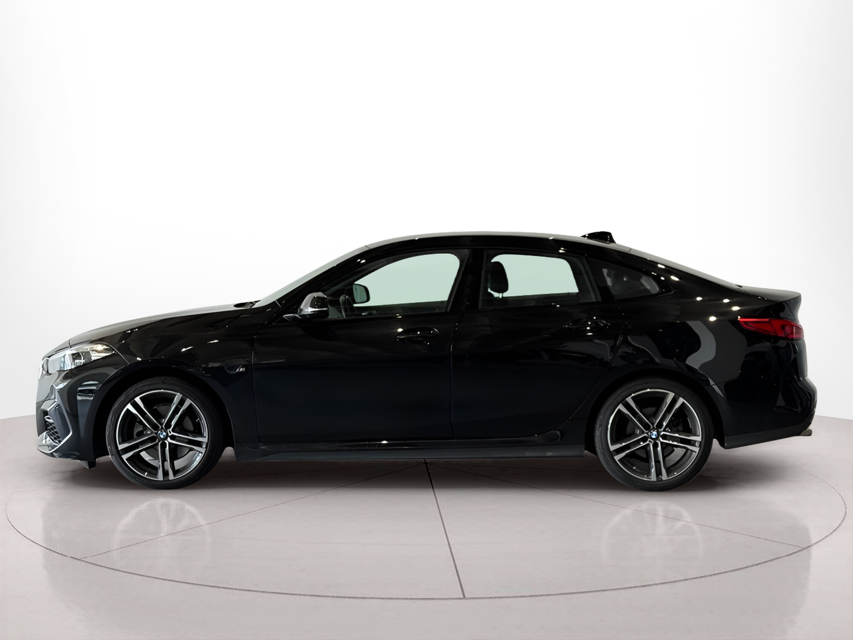 Fotos de BMW Série 2 216d Gran Coupe color Negro. Año 2024. 85KW(116CV). Diesel. En concesionario BMcar Braga de Braga