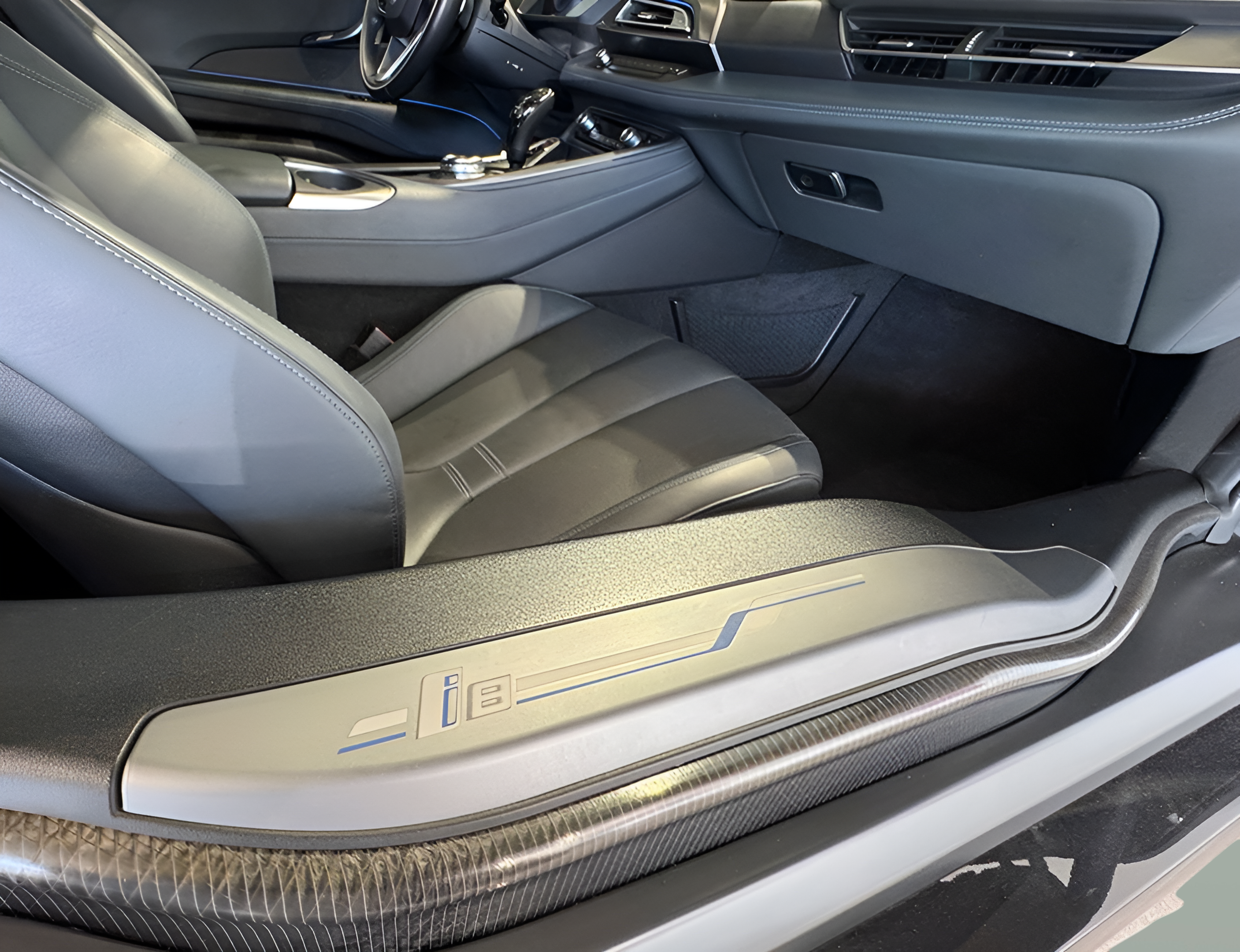 BMW i8 i8 Coupe color Gris. Año 2015. 266KW(362CV). Elétrico / Gasolina Híbrido. En concesionario BMcar Braga de Braga