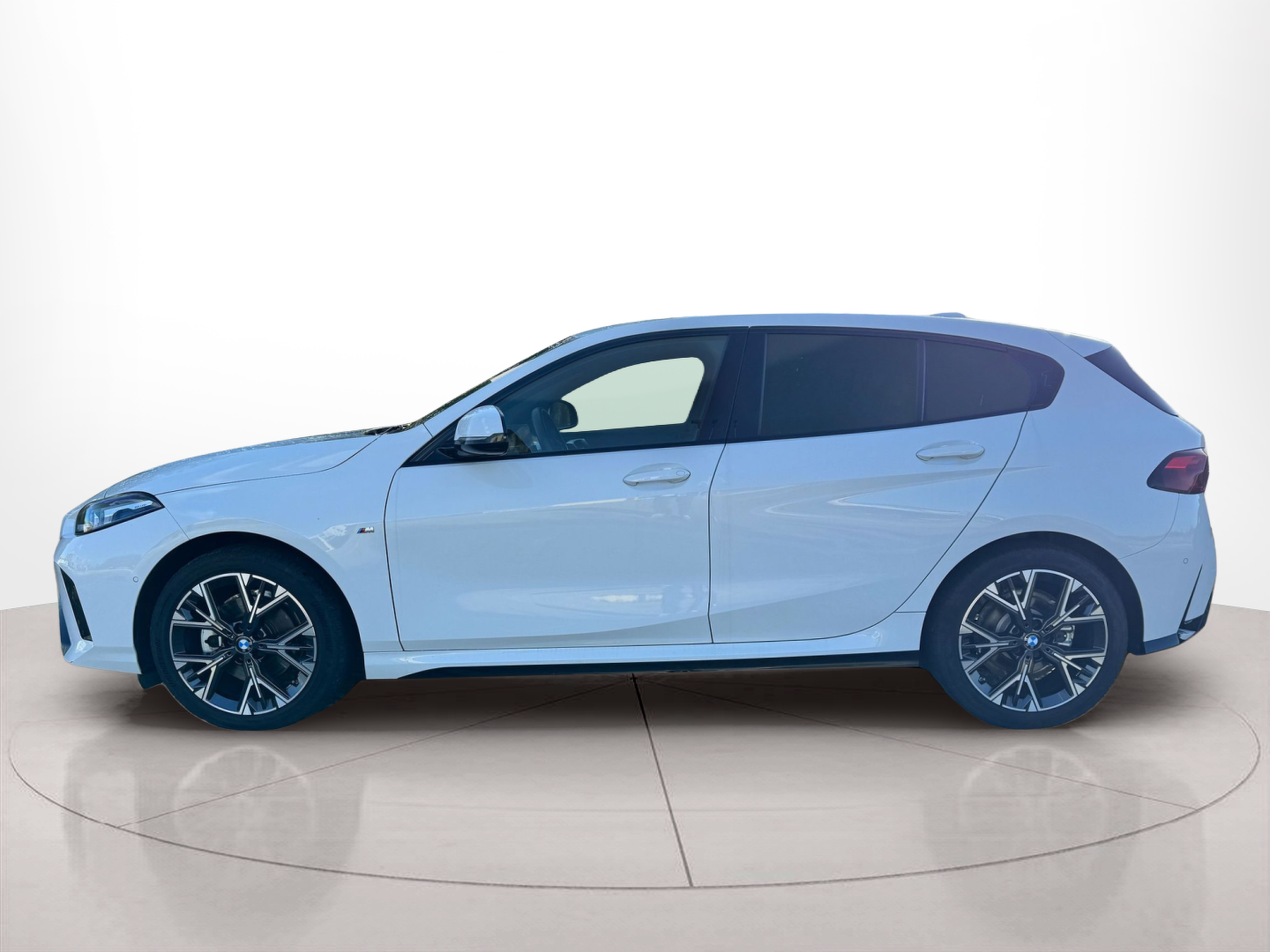 Fotos de BMW Série 1 116i color Blanco. Año 2025. 90KW(122CV). Gasolina. En concesionario BMcar Braga de Braga