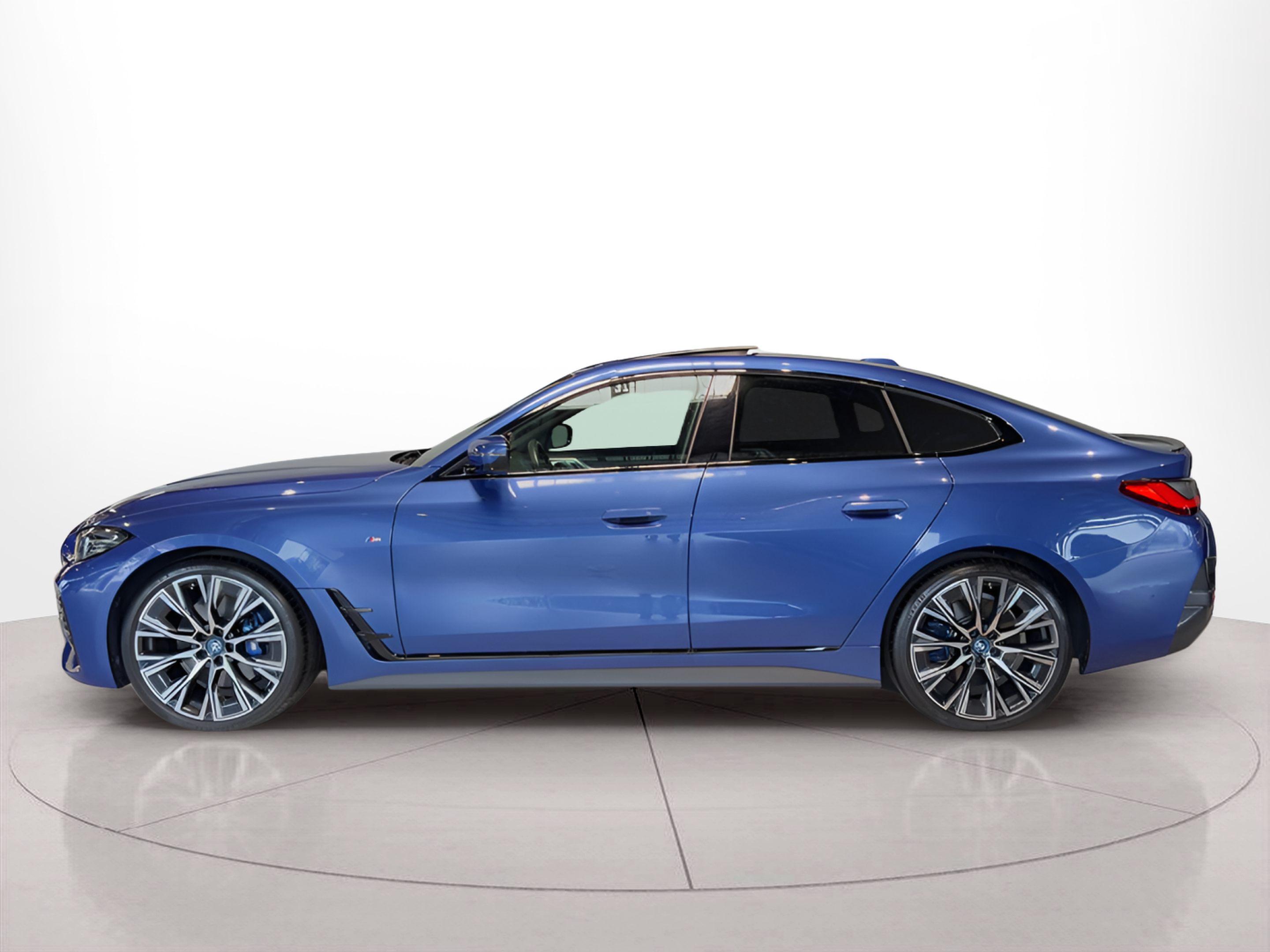 Fotos de BMW Série 4 430d Gran Coupe color Azul. Año 2024. 210KW(286CV). Diesel. En concesionario BMcar Porto de Porto