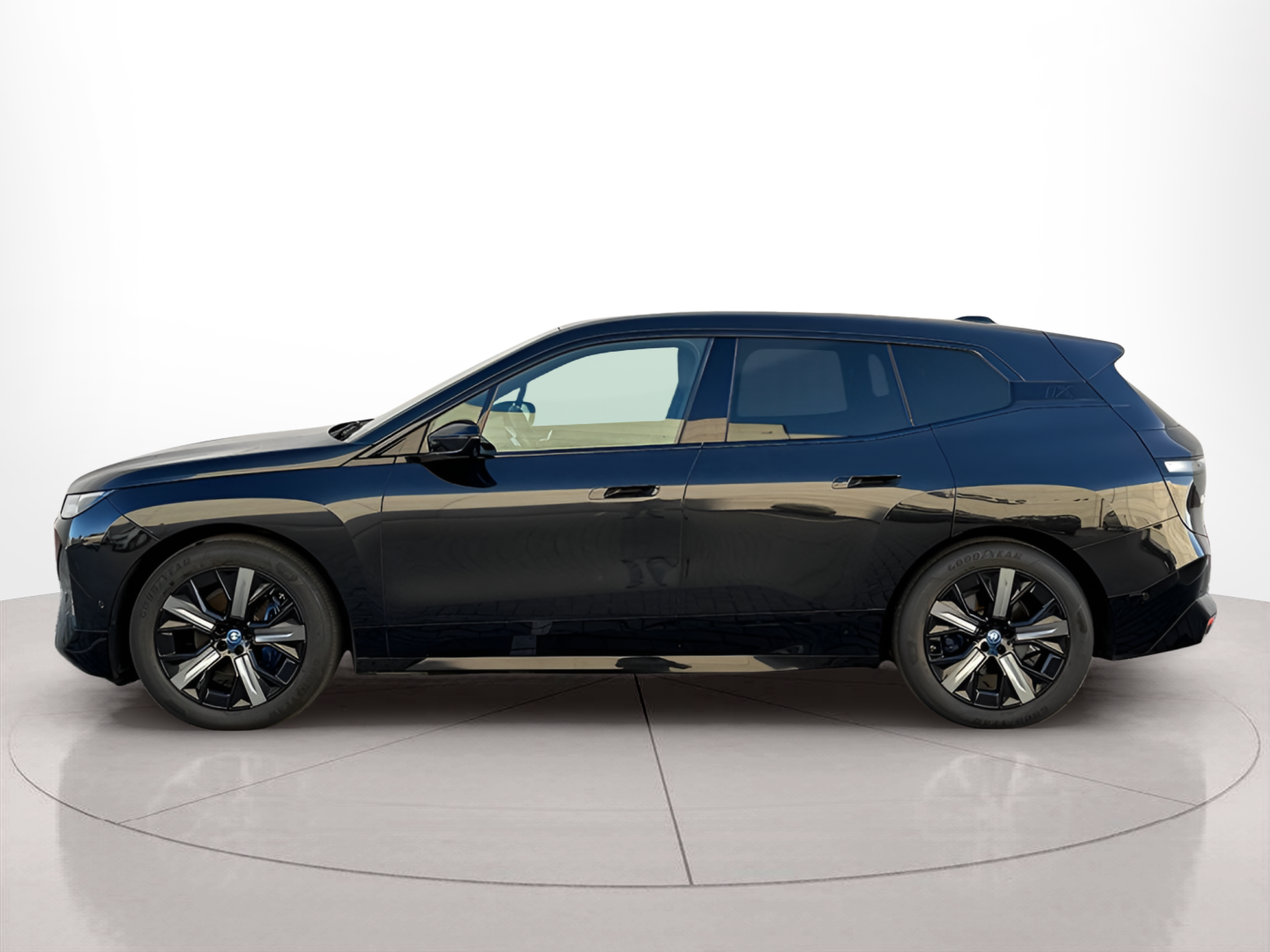 Fotos de BMW iX xDrive50 color Negro. Año 2022. 385KW(523CV). Elétrico. En concesionario BMcar Barcelos de Barcelos