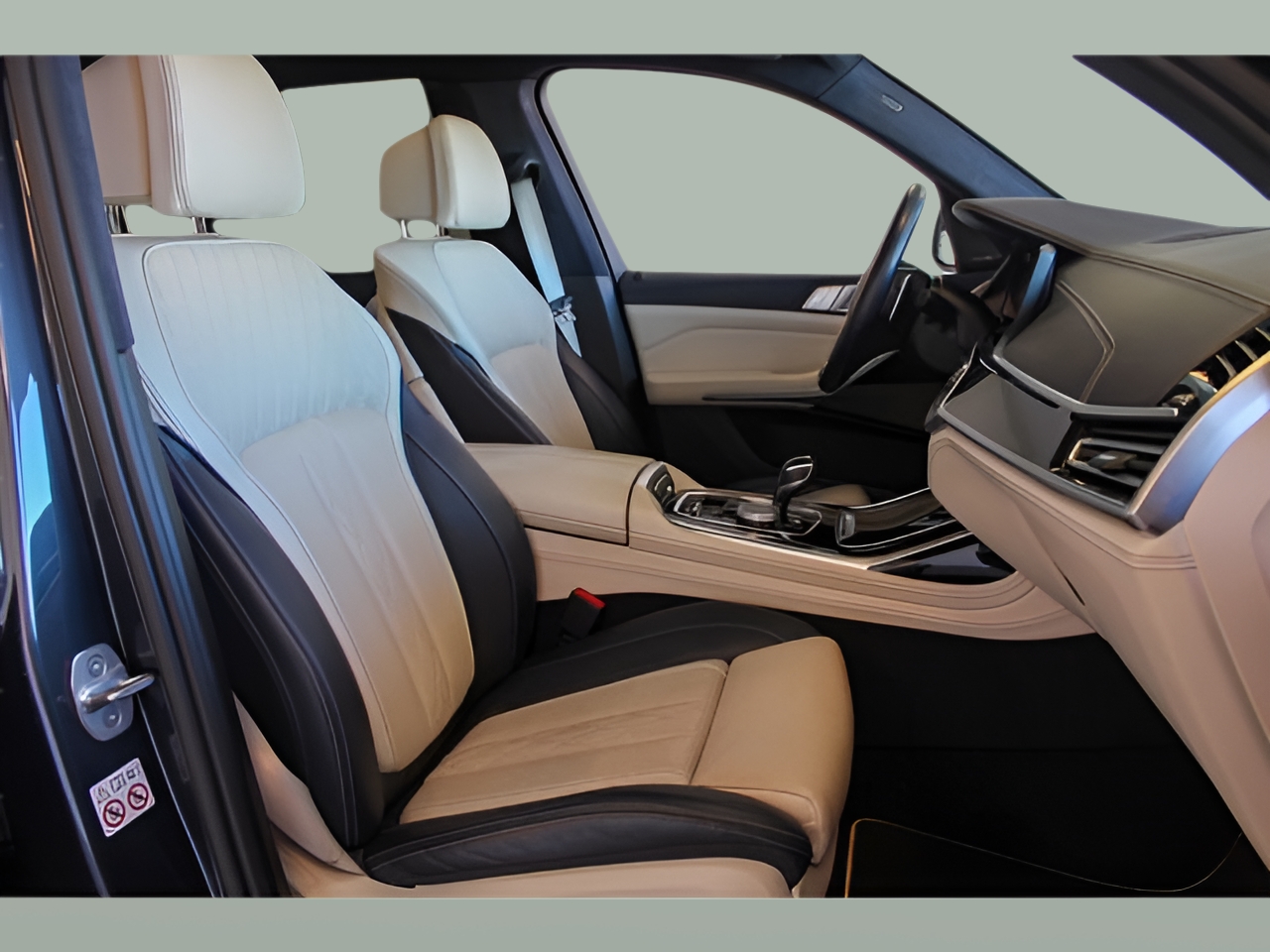 BMW X7 xDrive30d color Gris. Año 2019. 195KW(265CV). Diesel. En concesionario BMcar Barcelos de Barcelos