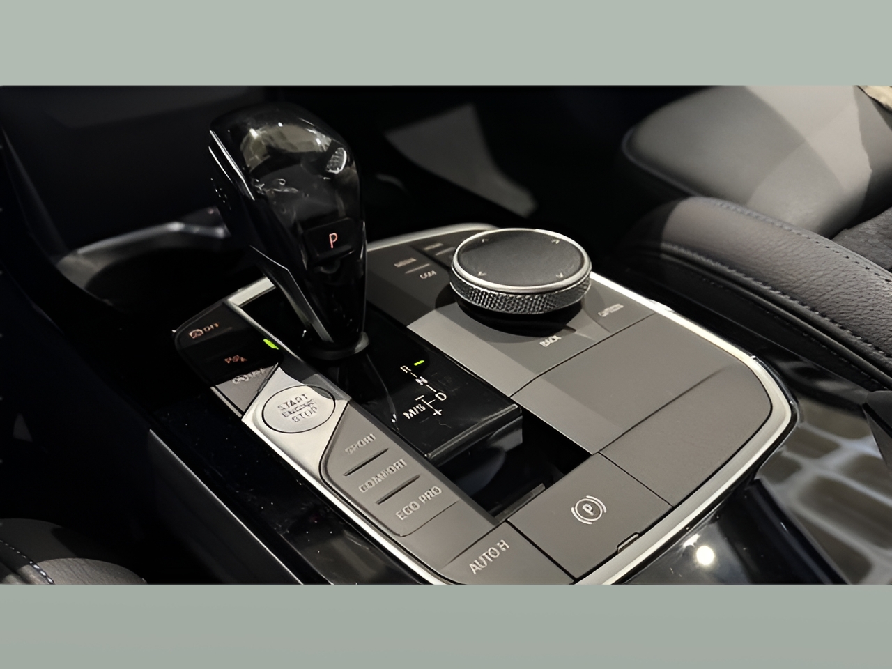 BMW Série 1 116d color Gris. Año 2023. 85KW(116CV). Diesel. En concesionario BMcar Braga de Braga