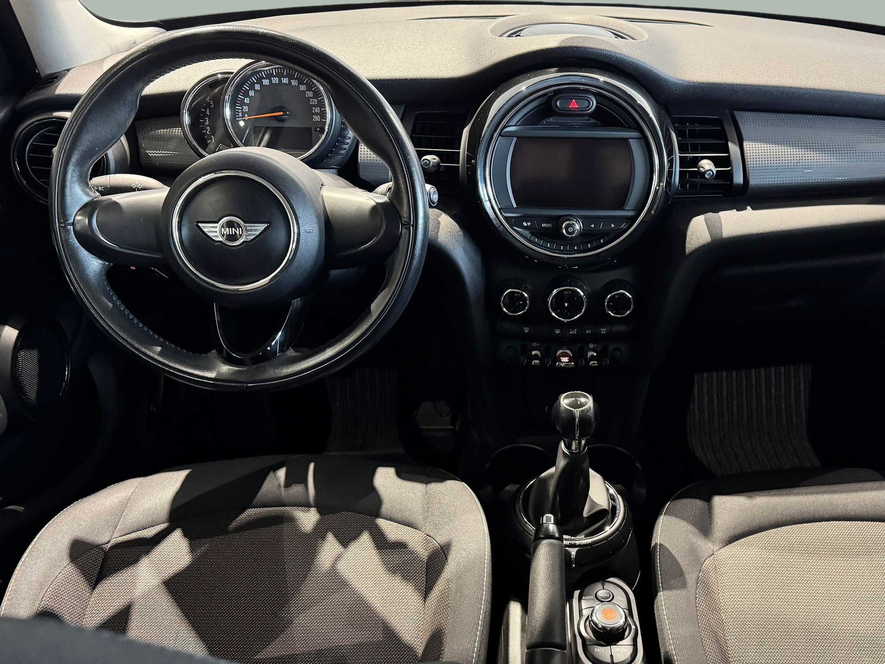 fotoG 6 del MINI MINI 5 Portas One D 70 kW (95 CV) 95cv Diesel de 2015 em Braga