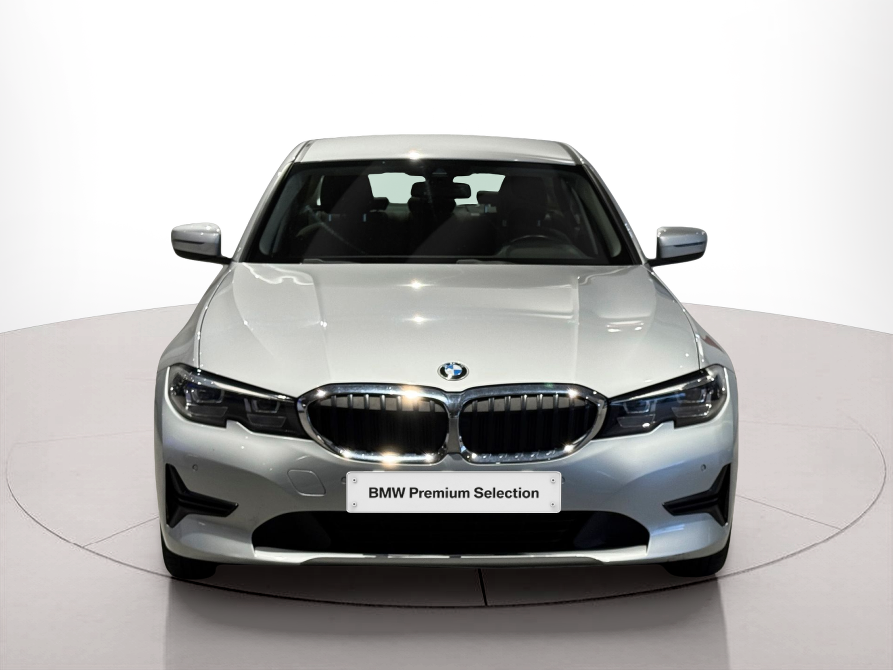 Fotos de BMW Série 3 330e Berlina color Gris Plata. Año 2019. 215KW(292CV). Elétrico / Gasolina Híbrido. En concesionario BMcar Braga de Braga