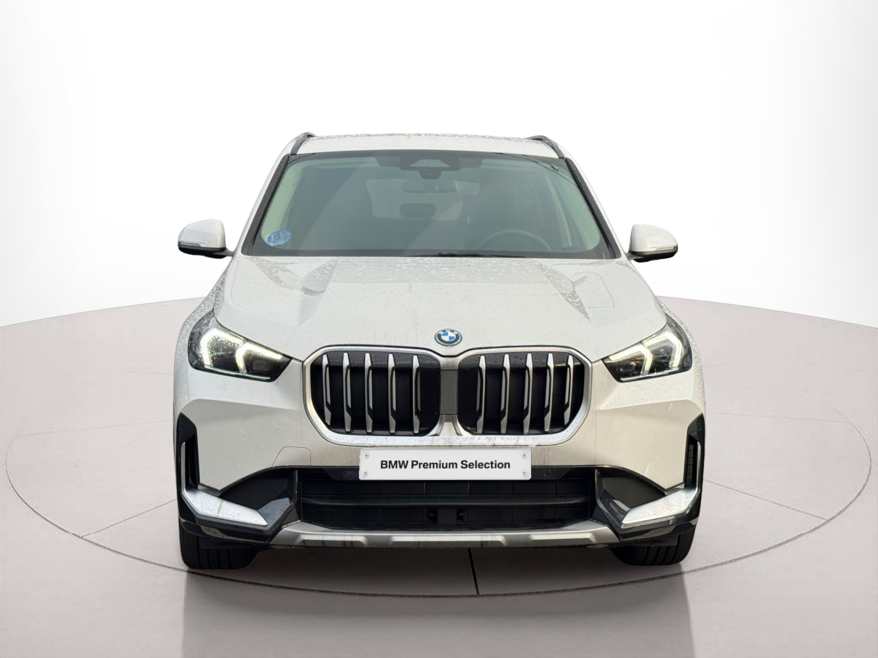 Fotos de BMW X1 xDrive30e color Blanco. Año 2024. 240KW(326CV). Elétrico / Gasolina Híbrido. En concesionario BMcar Braga de Braga