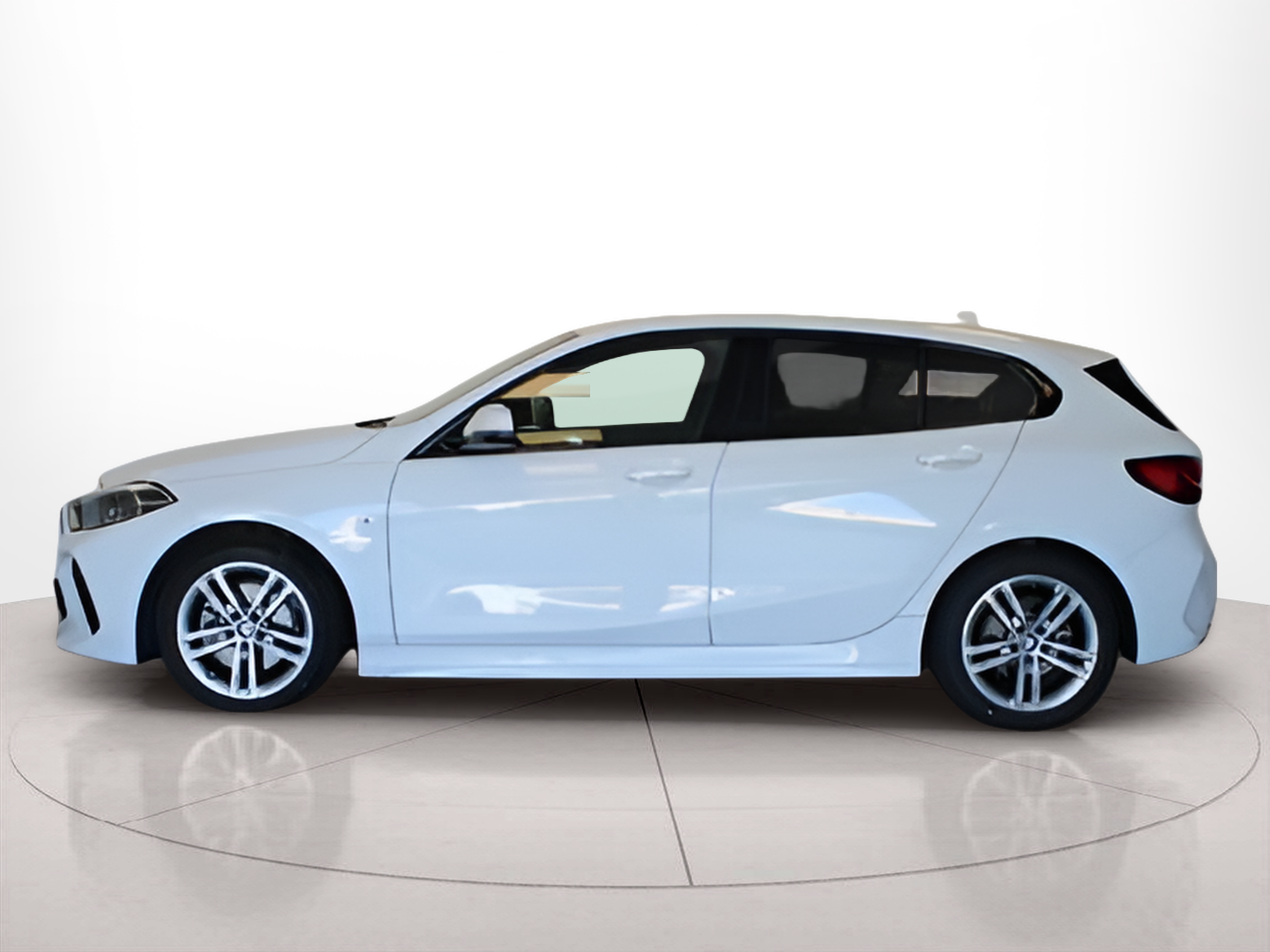 Fotos de BMW Série 1 116d color Blanco. Año 2023. 85KW(116CV). Diesel. En concesionario BMcar Póvoa Varzim de Póvoa de Varzim