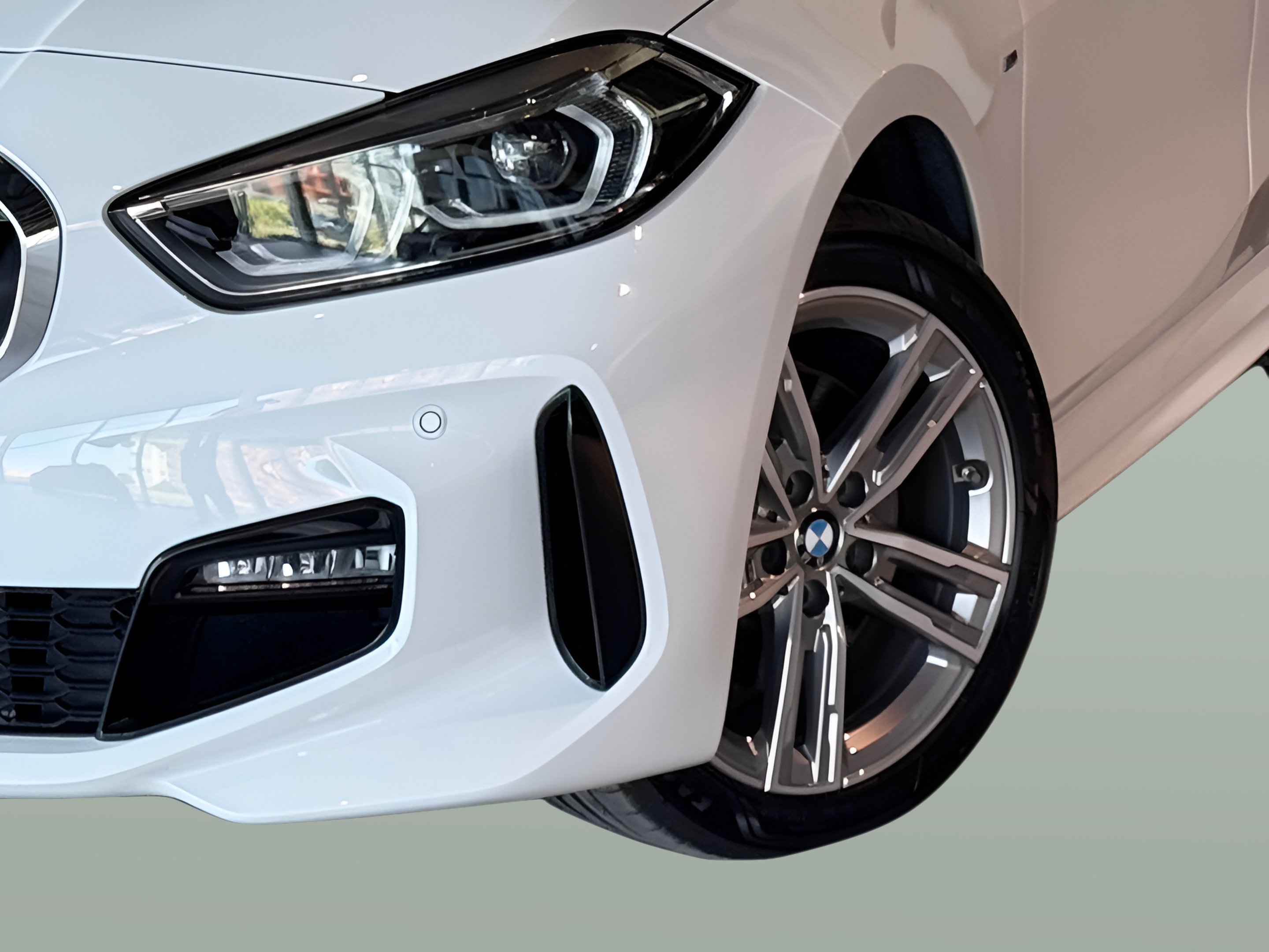 BMW Série 1 116d color Blanco. Año 2023. 85KW(116CV). Diesel. En concesionario BMcar Póvoa Varzim de Póvoa de Varzim