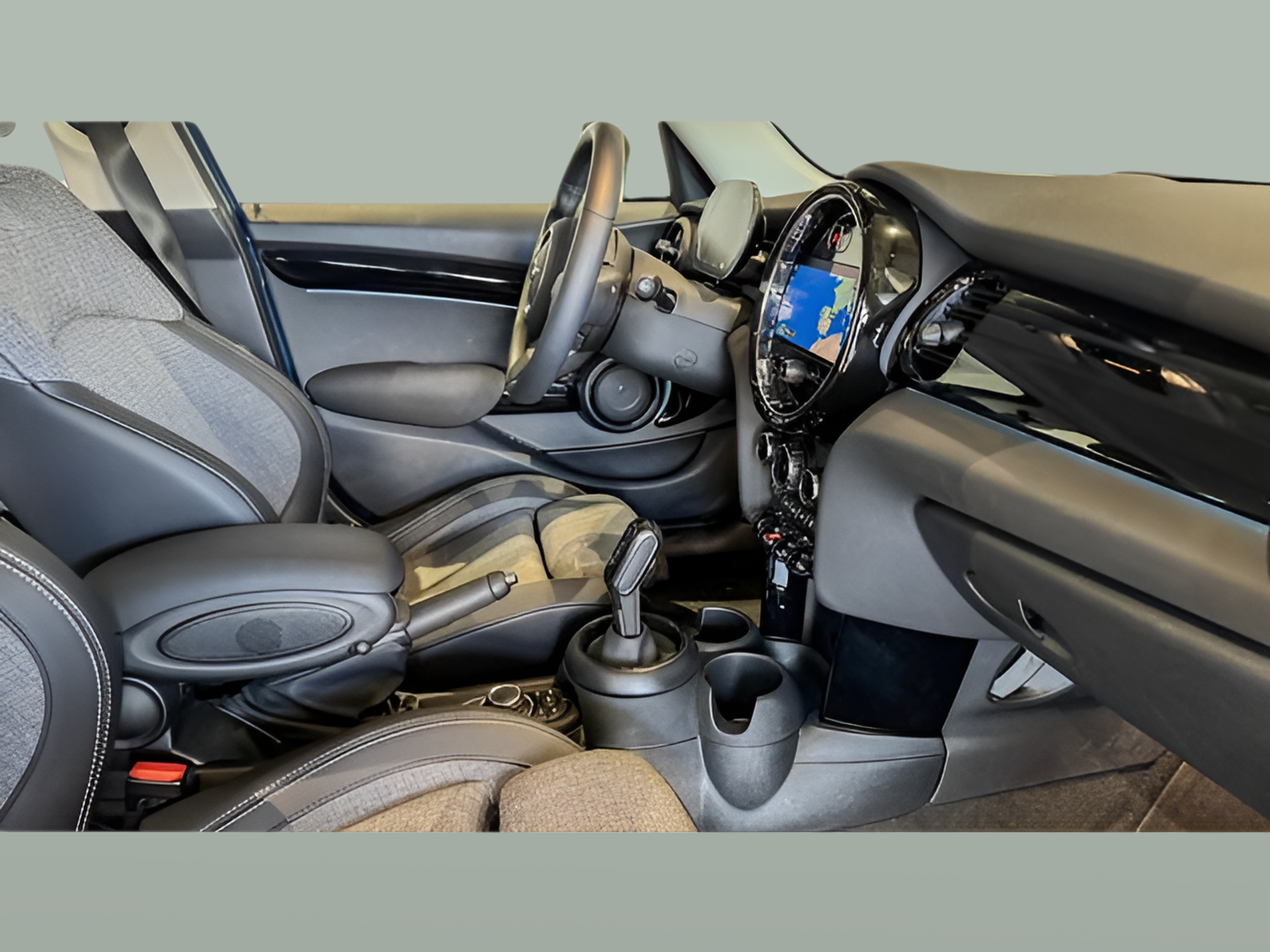 fotoG 7 del MINI MINI 5 Portas Cooper 100 kW (136 CV) 136cv Gasolina de 2023 em Braga