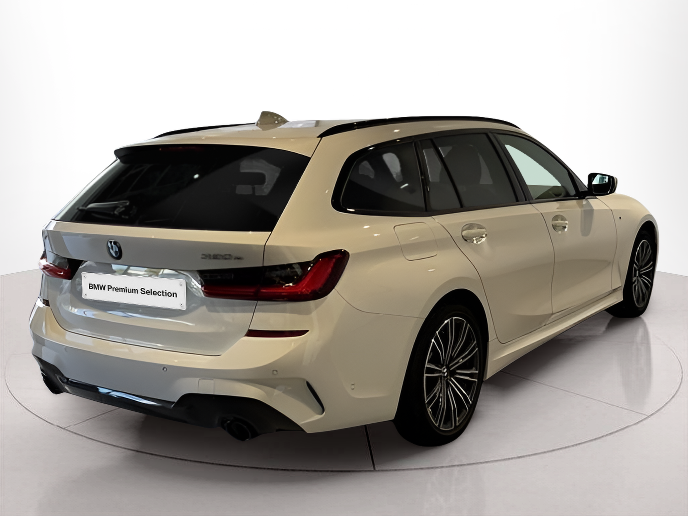 BMW Série 3 320e Touring color Blanco. Año 2021. 150KW(204CV). Elétrico / Gasolina Híbrido. En concesionario BMcar Braga de Braga