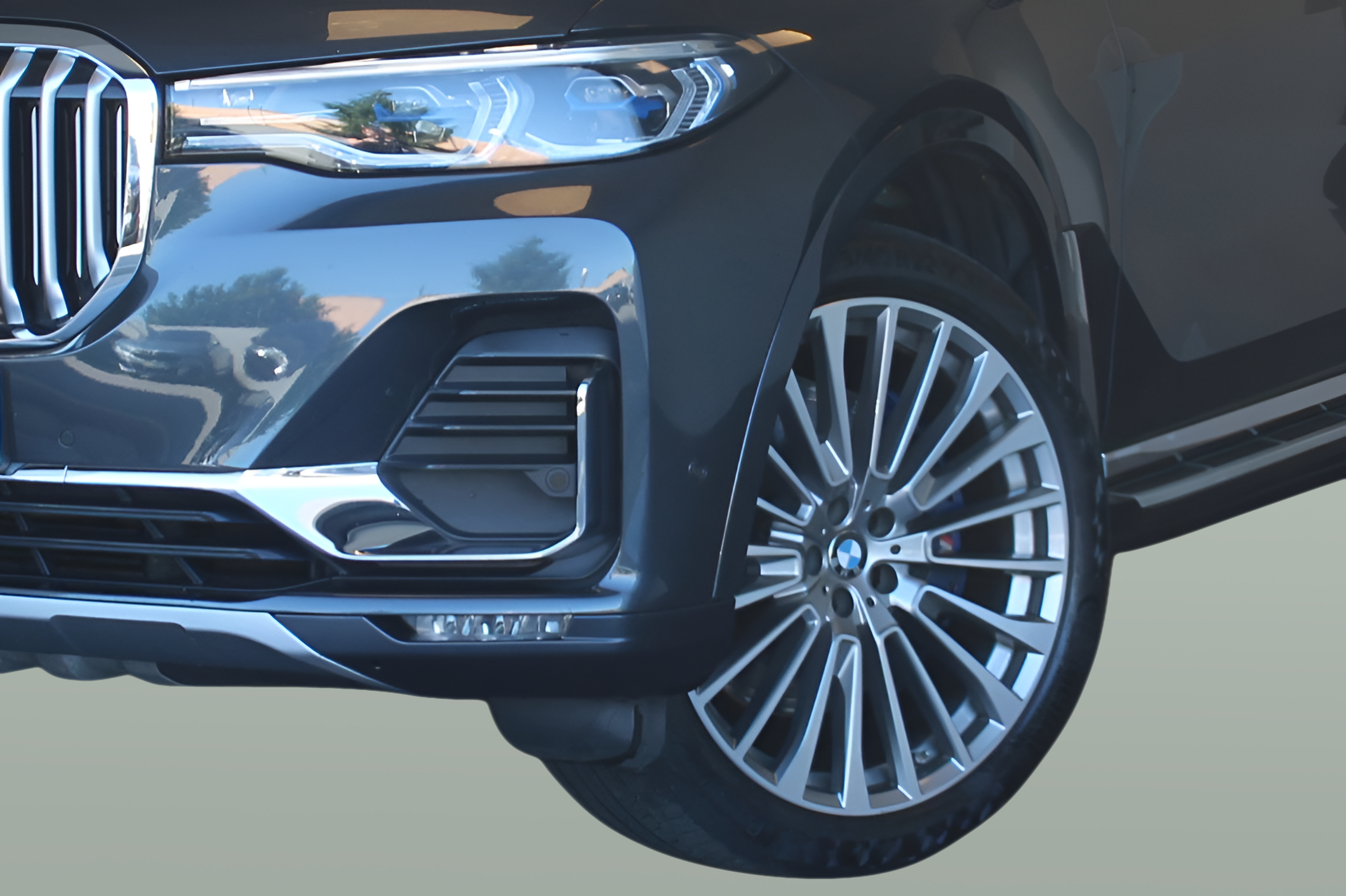 BMW X7 xDrive30d color Gris. Año 2019. 195KW(265CV). Diesel. En concesionario BMcar Barcelos de Barcelos