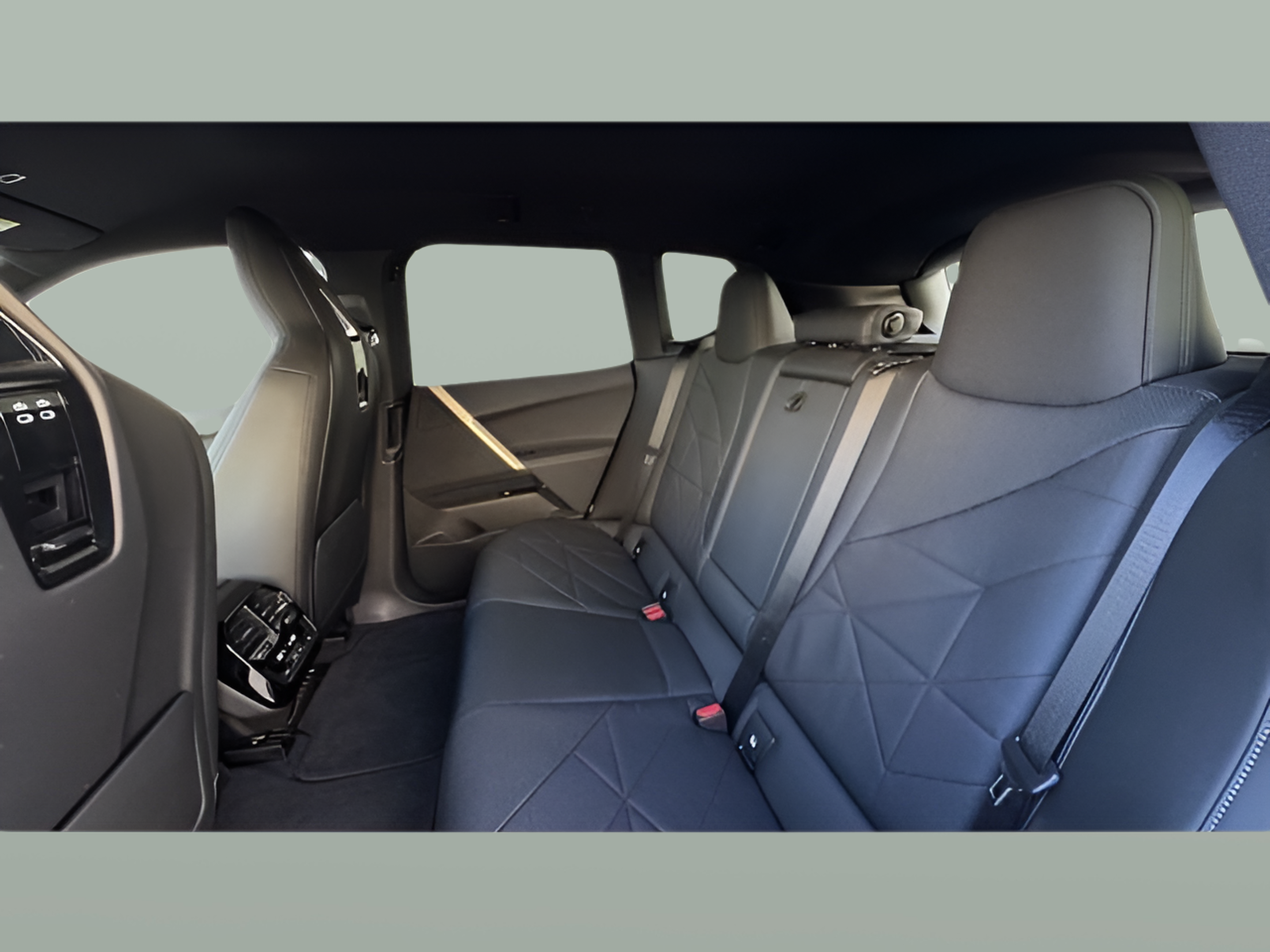 BMW iX xDrive50 color Negro. Año 2022. 385KW(523CV). Elétrico. En concesionario BMcar Póvoa Varzim de Póvoa de Varzim