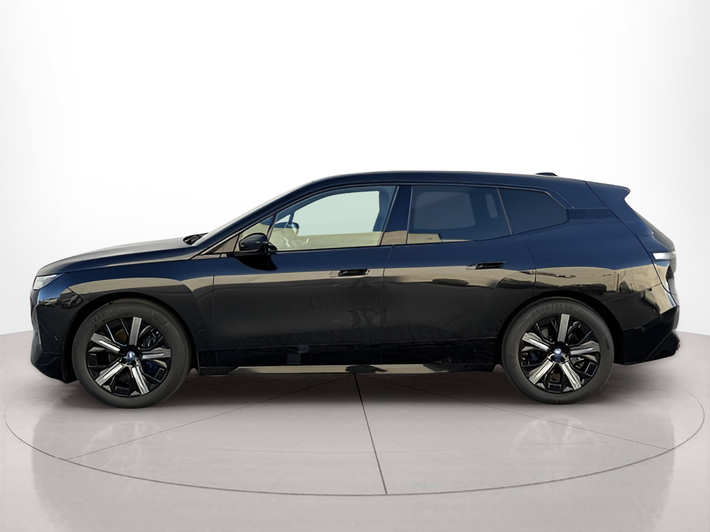 Fotos de BMW iX xDrive50 color Negro. Año 2022. 385KW(523CV). Elétrico. En concesionario BMcar Póvoa Varzim de Póvoa de Varzim