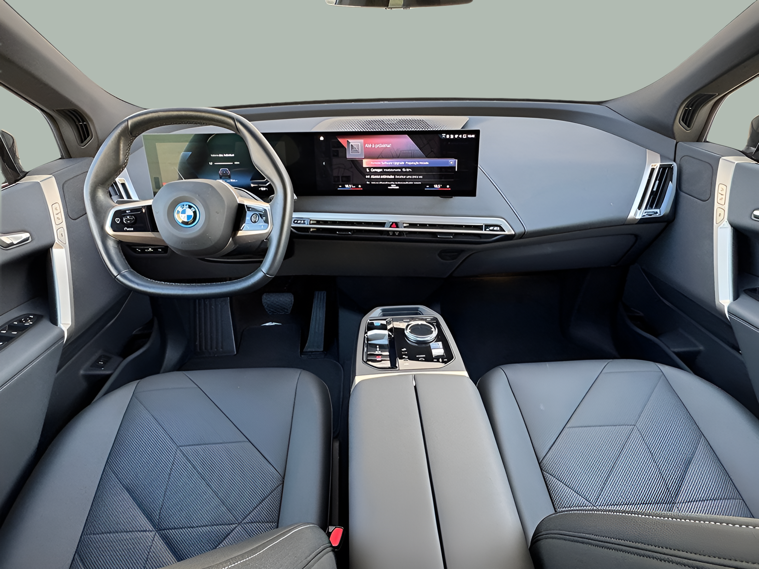 BMW iX xDrive50 color Negro. Año 2022. 385KW(523CV). Elétrico. En concesionario BMcar Braga de Braga