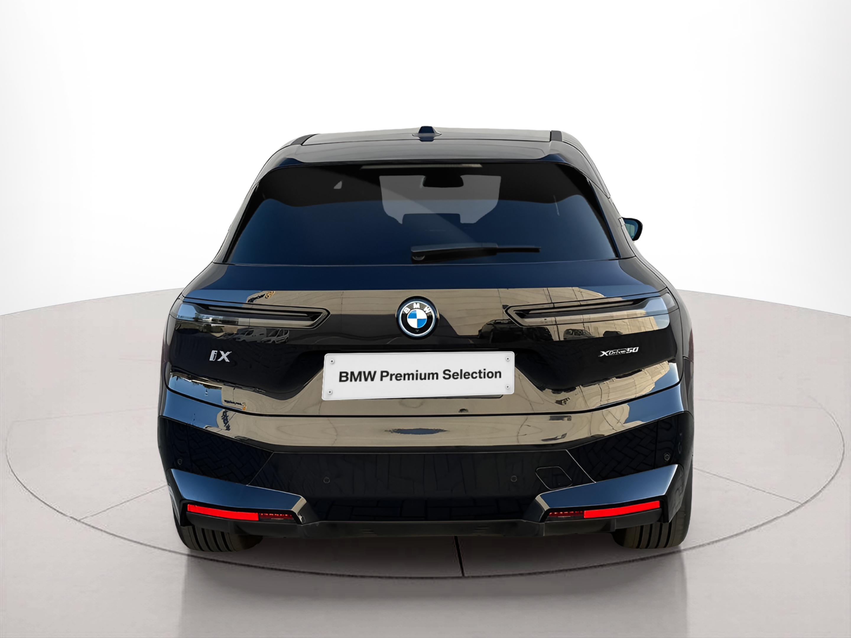 BMW iX xDrive50 color Negro. Año 2022. 385KW(523CV). Elétrico. En concesionario BMcar Braga de Braga