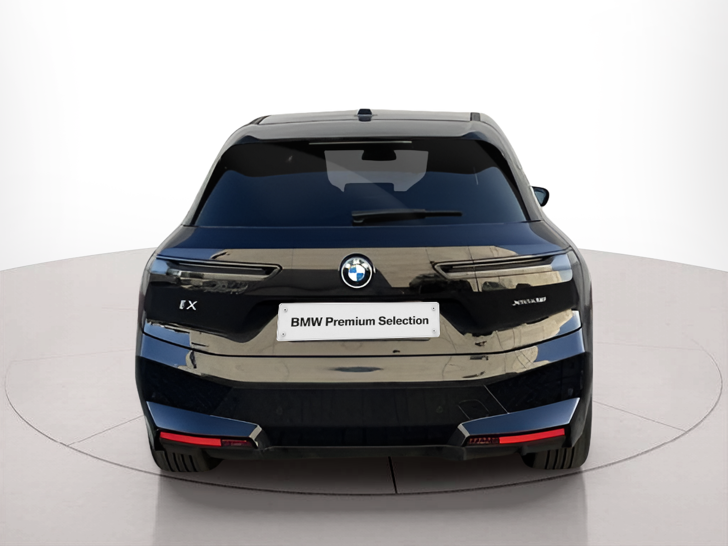 BMW iX xDrive50 color Negro. Año 2022. 385KW(523CV). Elétrico. En concesionario BMcar Póvoa Varzim de Póvoa de Varzim