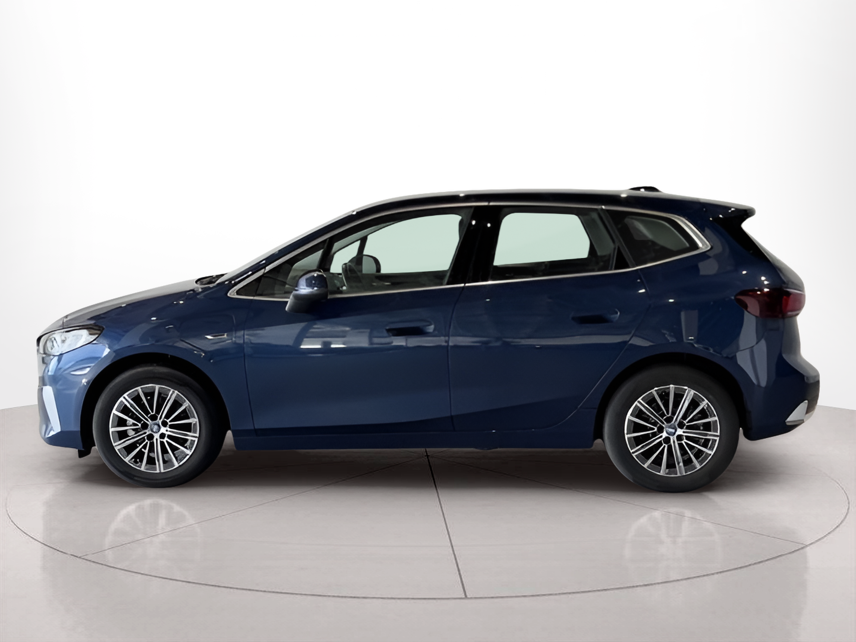 Fotos de BMW Série 2 225xe Active Tourer color Azul. Año 2023. 180KW(245CV). Elétrico / Gasolina Híbrido. En concesionario BMcar Braga de Braga