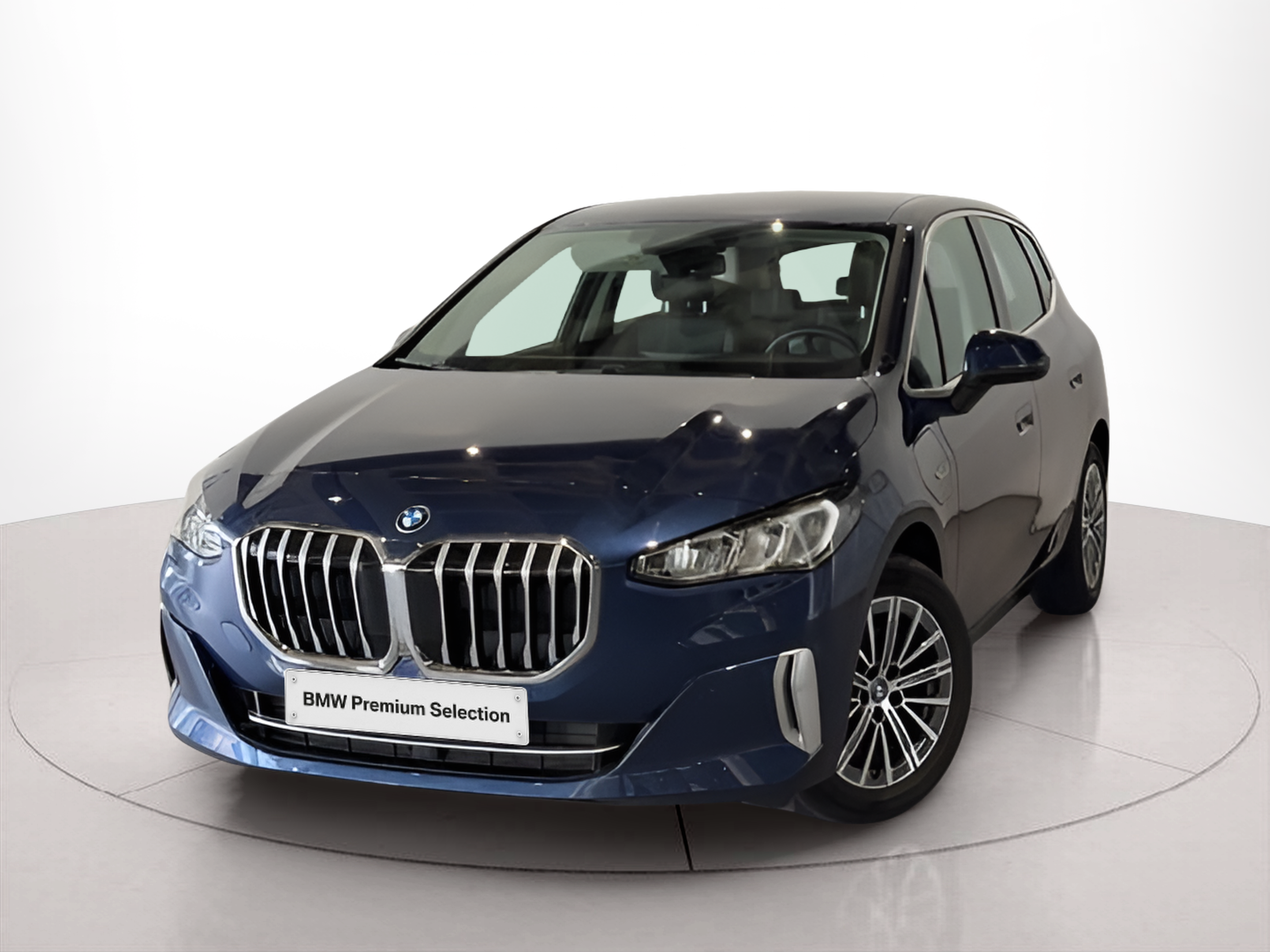 Fotos de BMW Série 2 225xe Active Tourer color Azul. Año 2023. 180KW(245CV). Elétrico / Gasolina Híbrido. En concesionario BMcar Braga de Braga