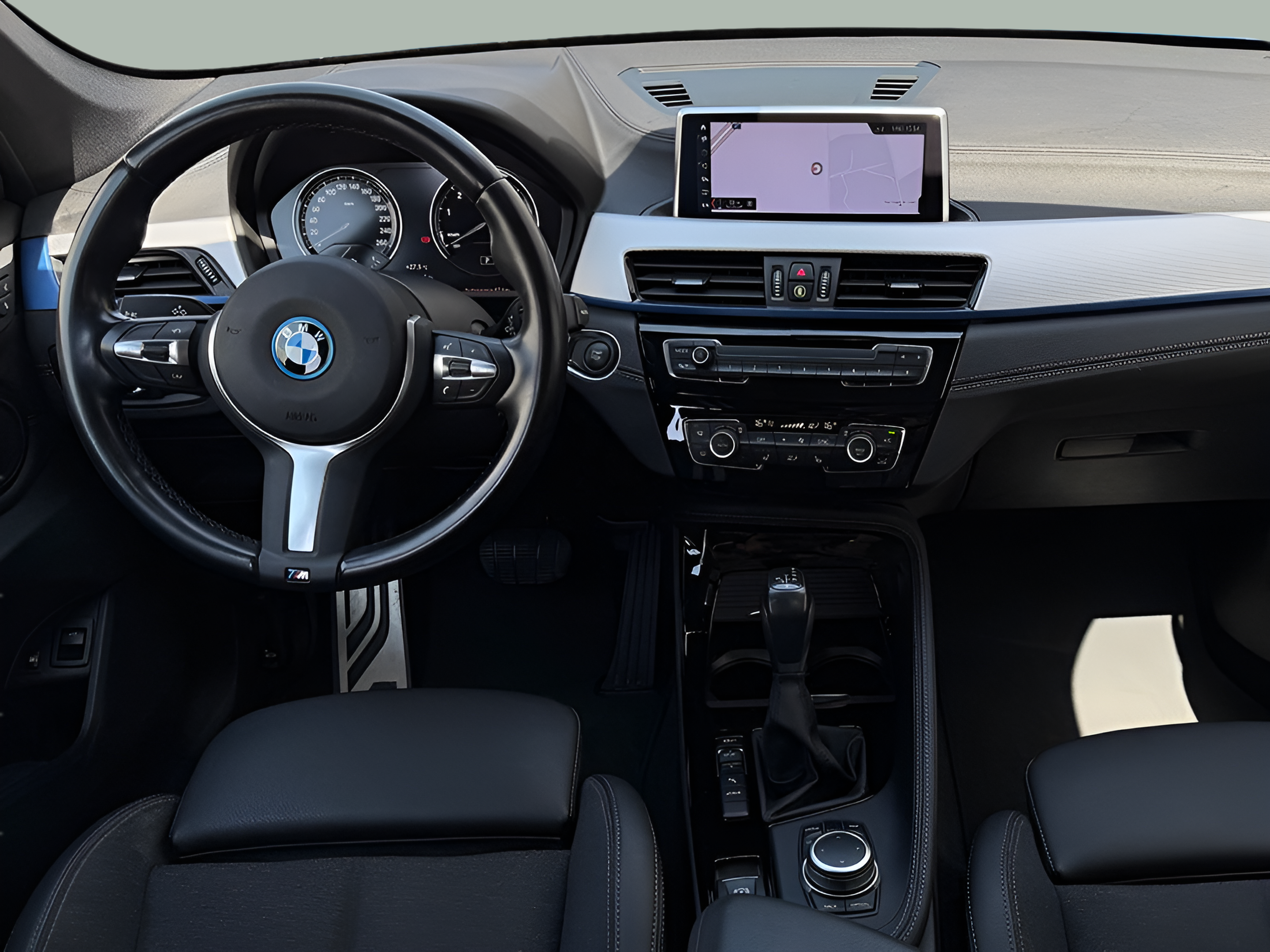 BMW X1 xDrive25e color Azul. Año 2022. 162KW(220CV). Elétrico / Gasolina Híbrido. En concesionario BMcar Braga de Braga