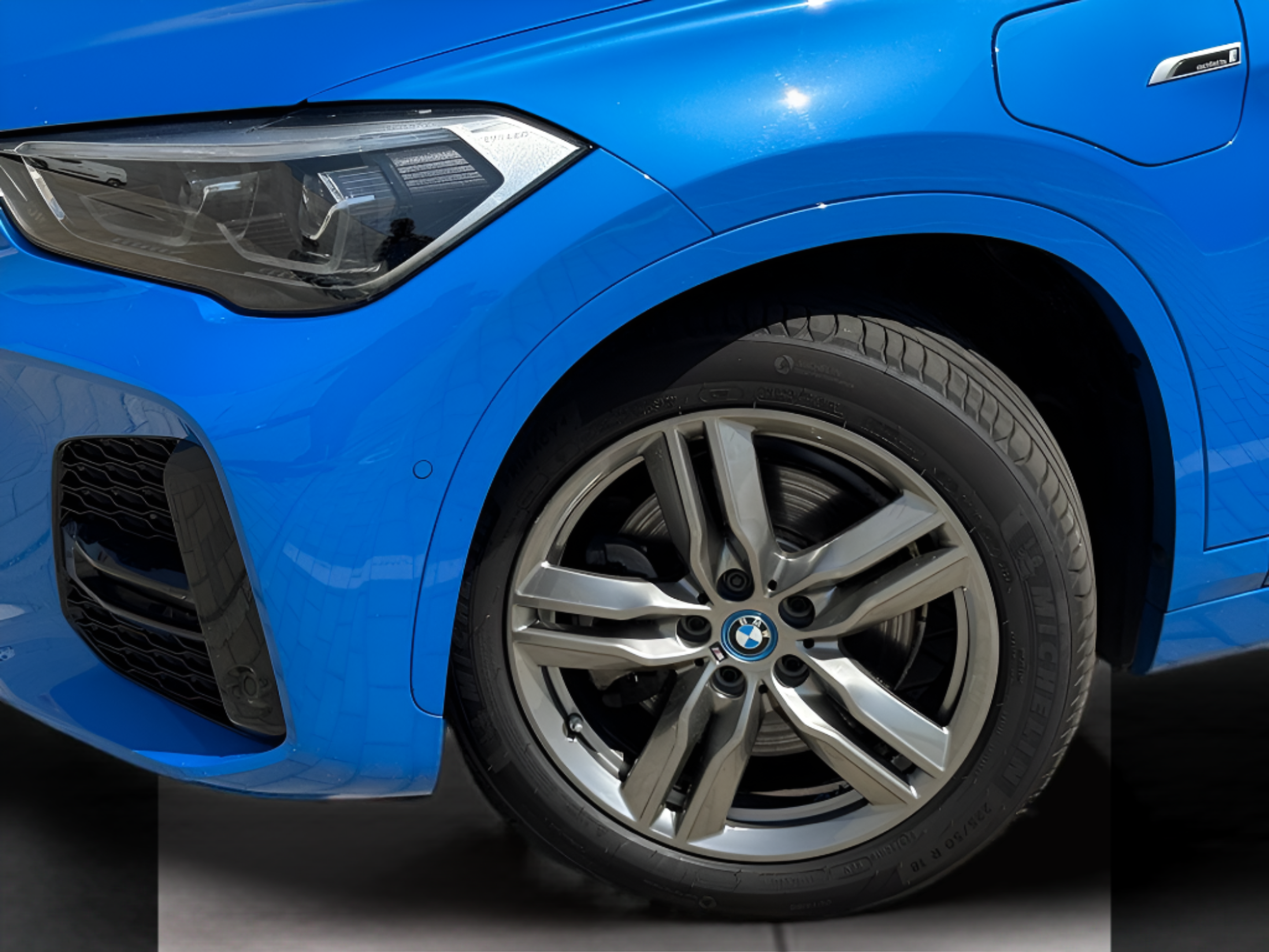 BMW X1 xDrive25e color Azul. Año 2022. 162KW(220CV). Elétrico / Gasolina Híbrido. En concesionario BMcar Braga de Braga