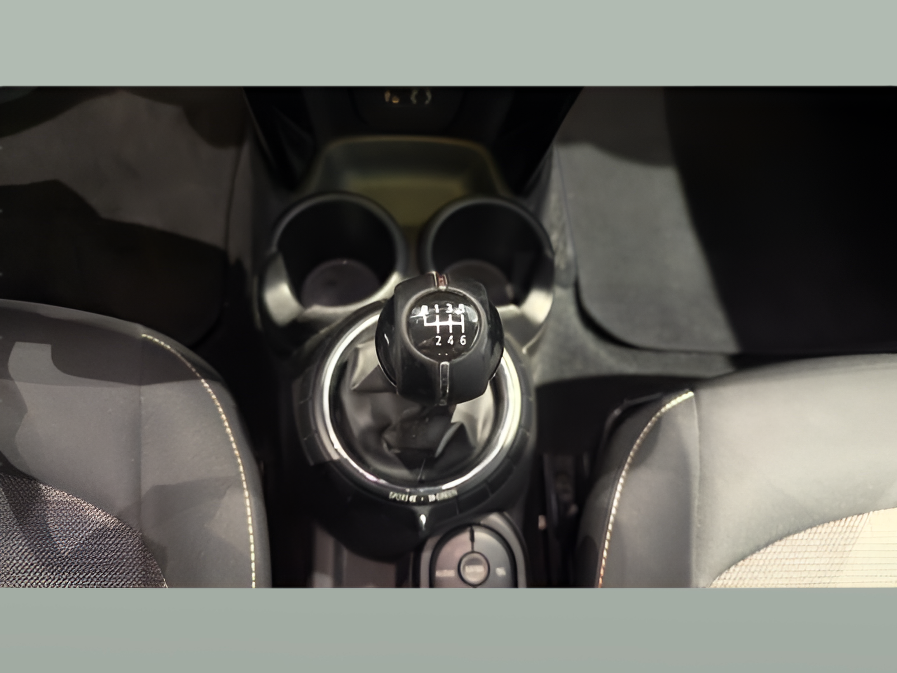 fotoG 24 del MINI MINI 5 Portas One D 70 kW (95 CV) 95cv Diesel de 2016 em Braga