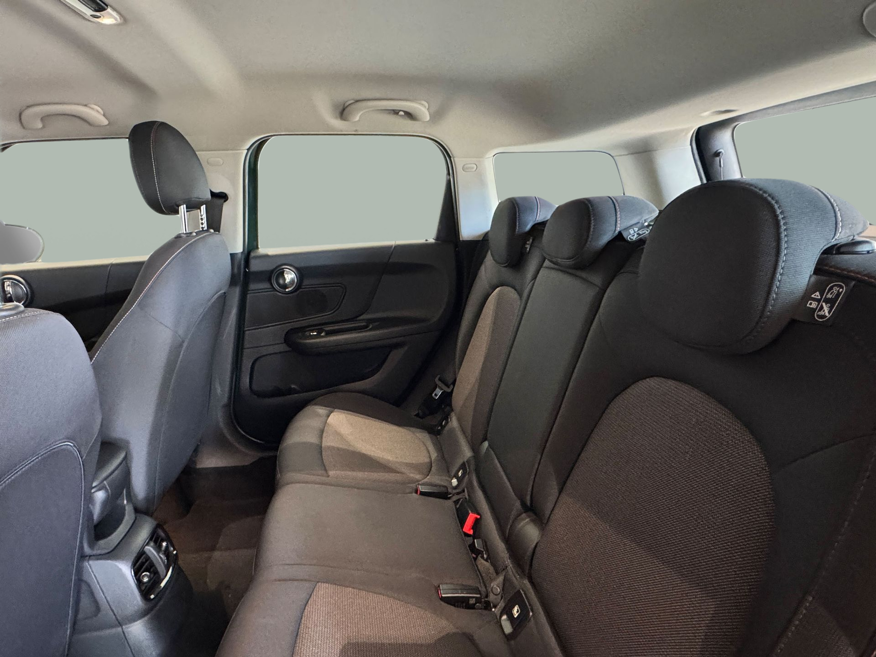 fotoG 8 del MINI MINI Countryman Cooper D ALL4 110 kW (150 CV) 150cv Diesel de 2018 em Braga