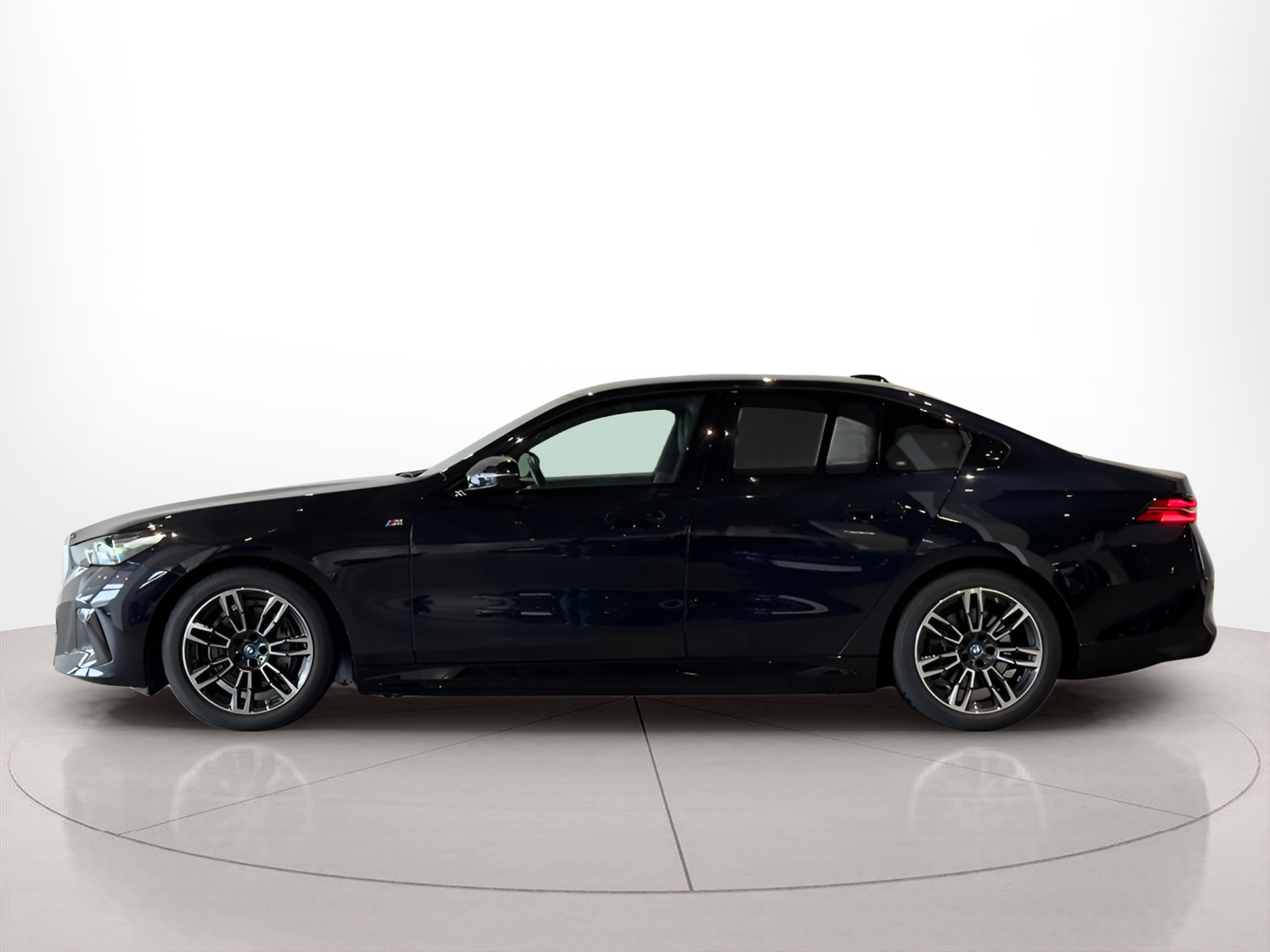 Fotos de BMW i5 eDrive40 color Negro. Año 2024. 250KW(340CV). Elétrico. En concesionario BMcar Braga de Braga