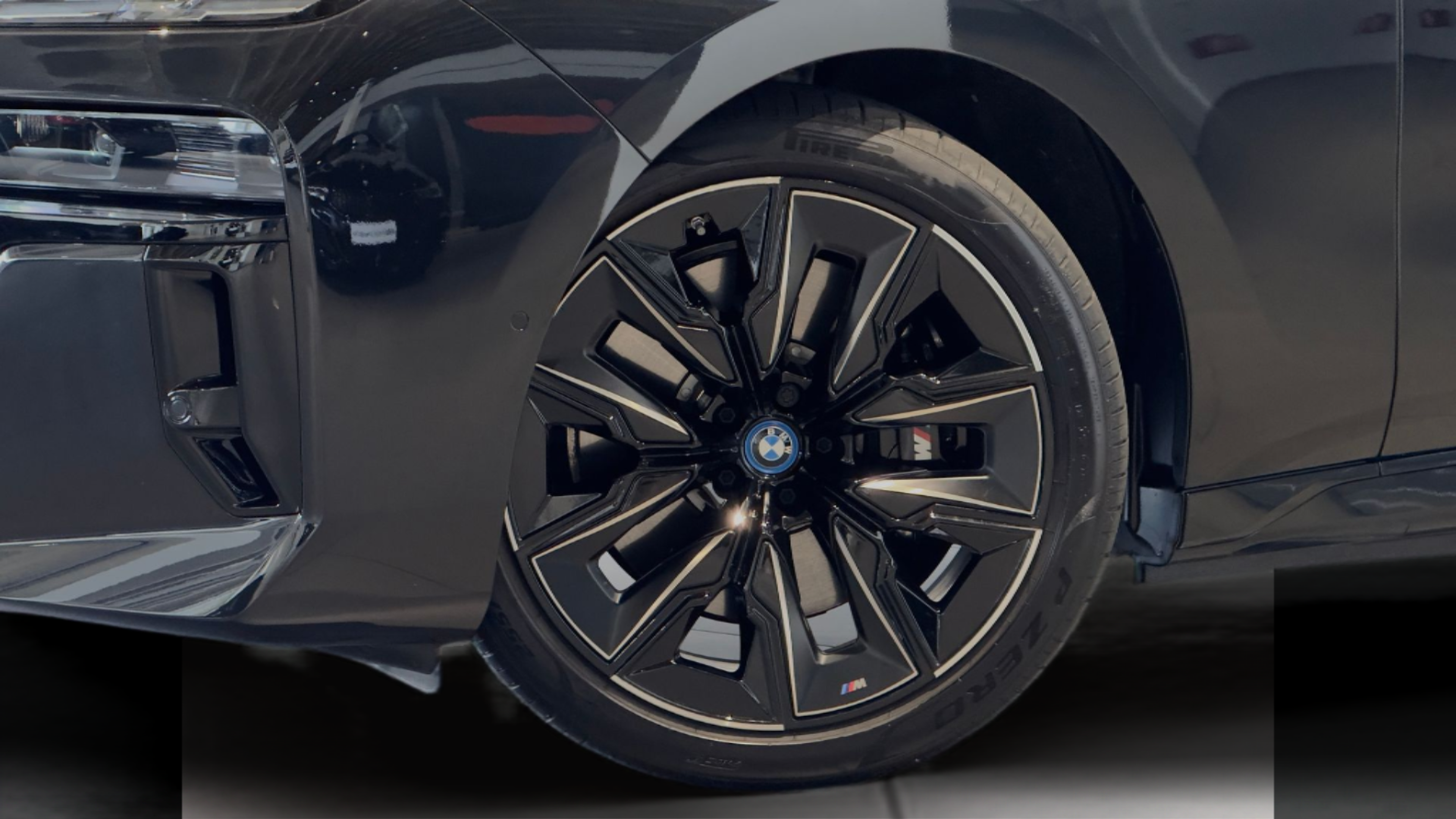 BMW I7 xDrive60 color Negro. Año 2023. 400KW(544CV). Elétrico. En concesionario BMcar Braga de Braga