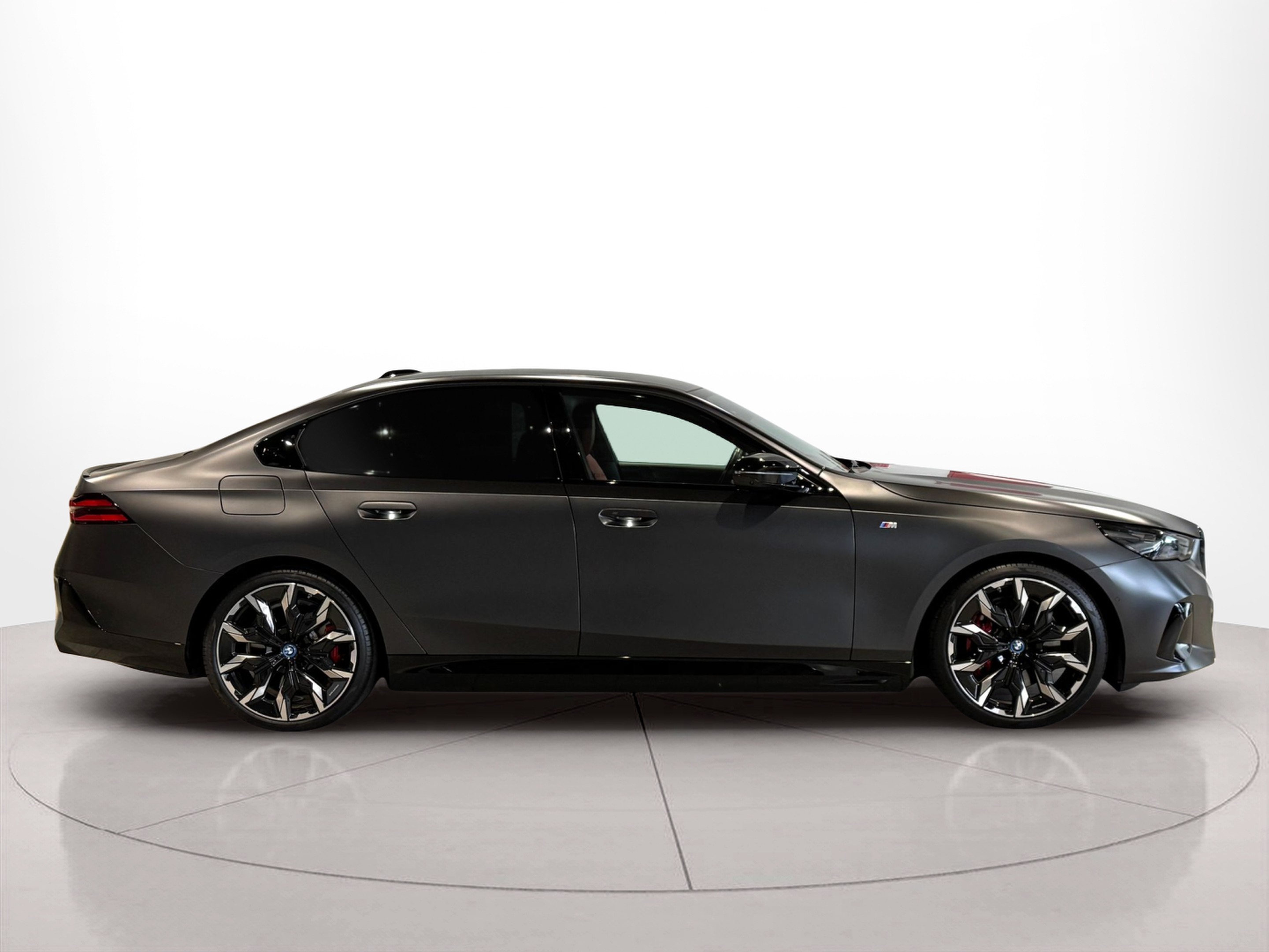 Fotos de BMW i5 M60 color Gris. Año 2024. 442KW(601CV). Elétrico. En concesionario BMcar Póvoa Varzim de Póvoa de Varzim