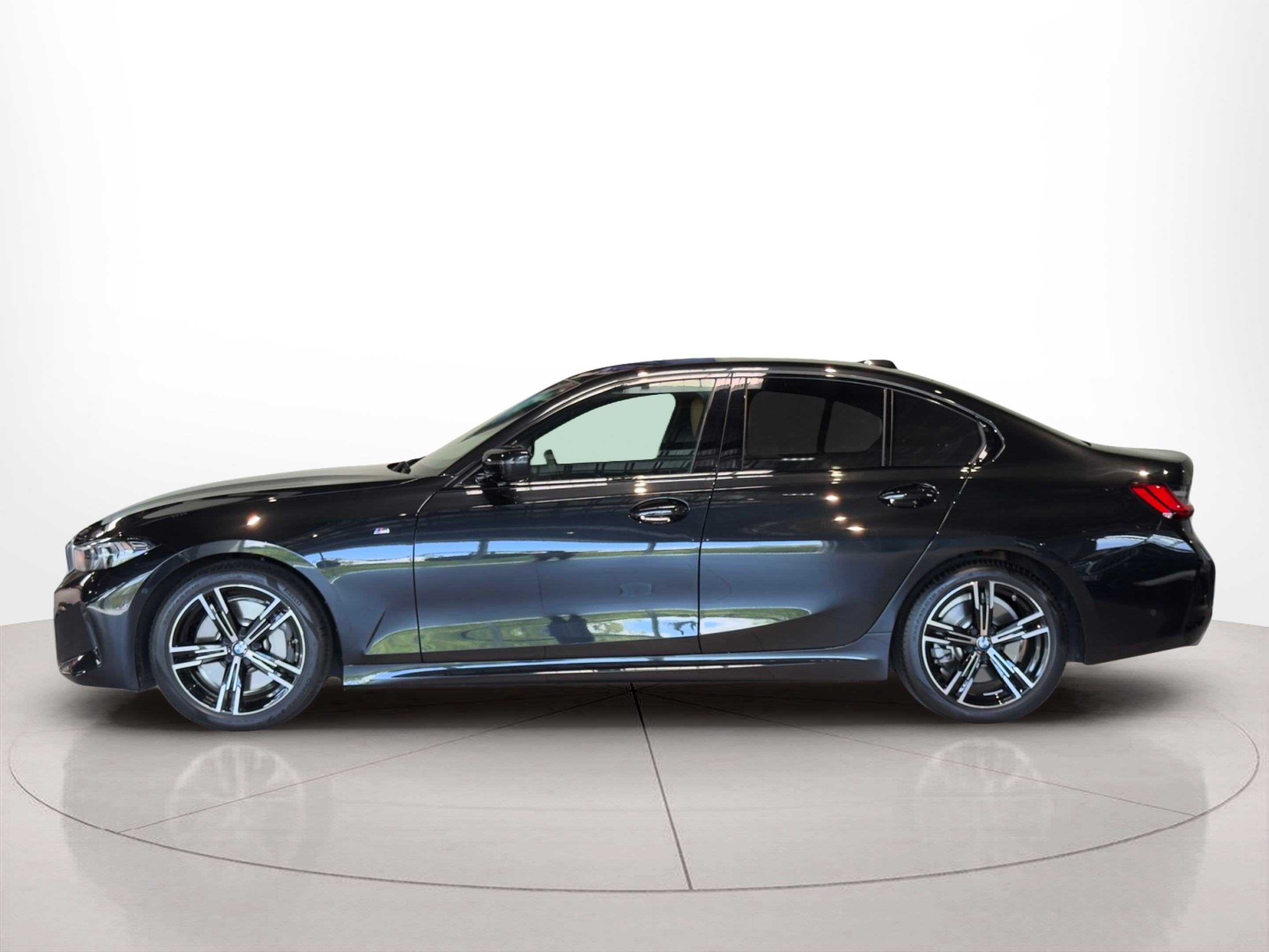 Fotos de BMW Série 3 330d Berlina color Negro. Año 2023. 210KW(286CV). Diesel. En concesionario BMcar Guimarães de Guimarães