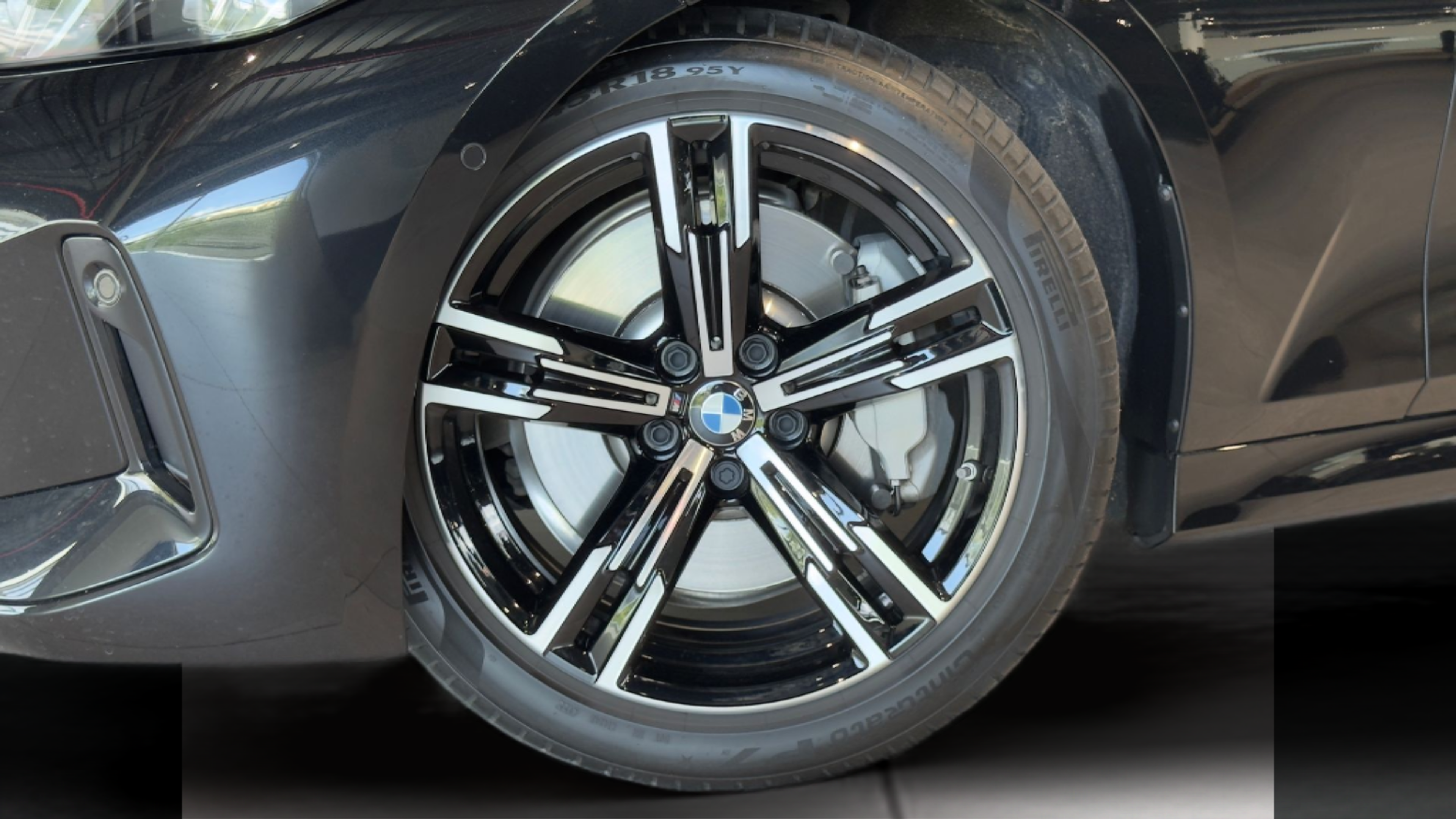 BMW Série 3 330d Berlina color Negro. Año 2023. 210KW(286CV). Diesel. En concesionario BMcar Guimarães de Guimarães