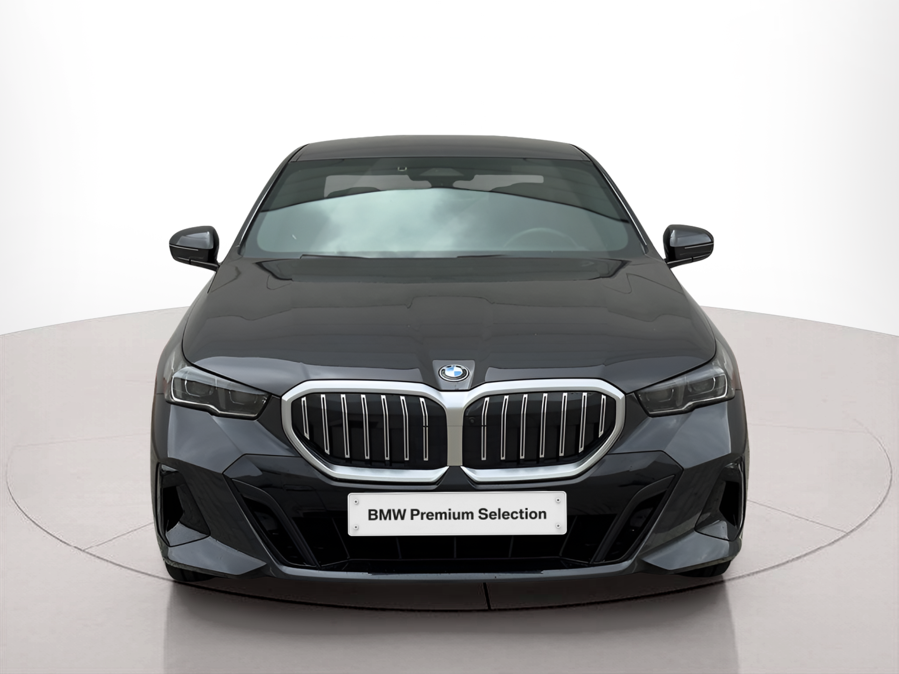 Fotos de BMW Série 5 520d Berlina color Gris. Año 2023. 145KW(197CV). Diesel. En concesionario BMcar Guimarães de Guimarães